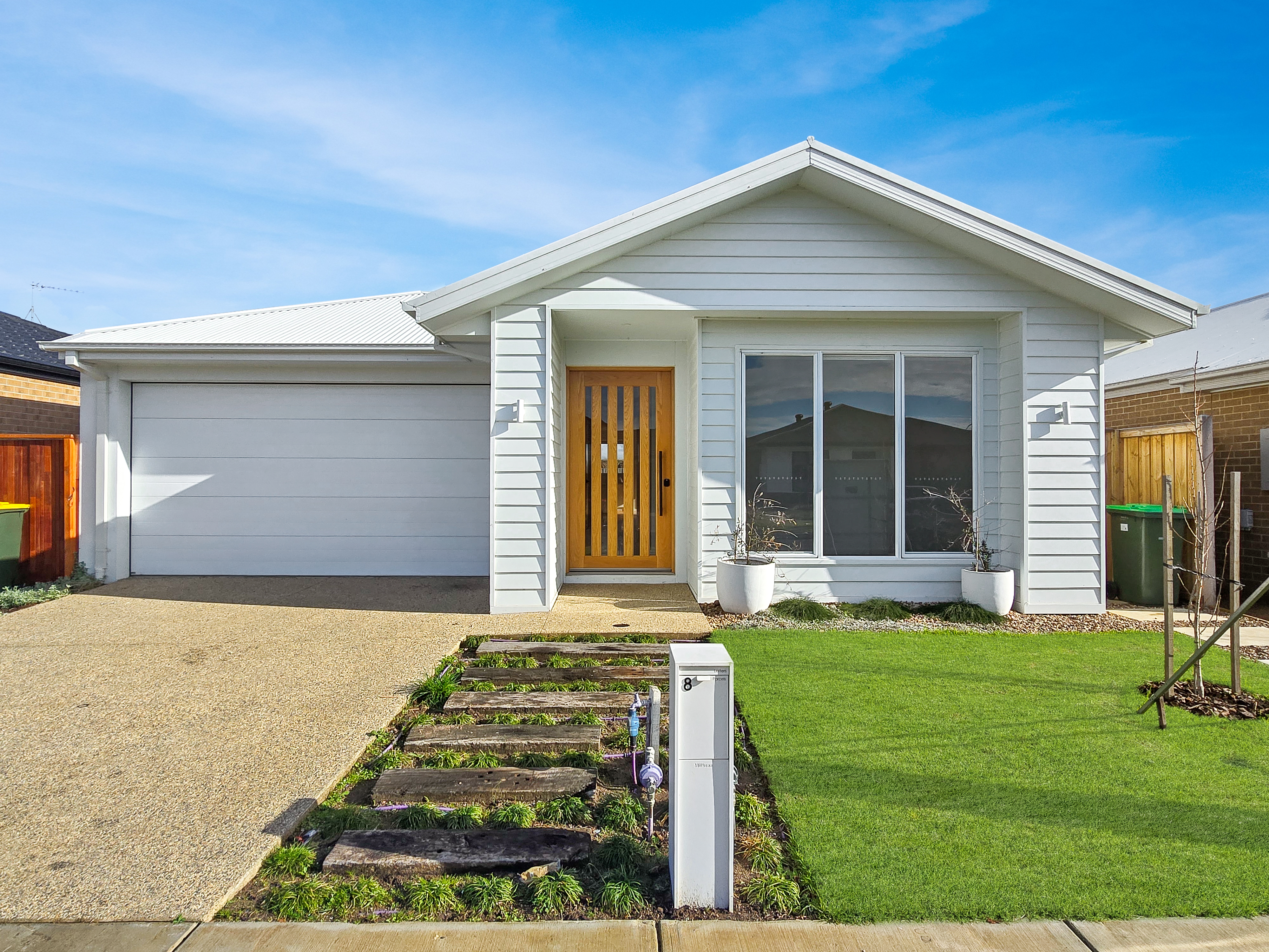 Listing image for 8 Keats Circuit, ARMSTRONG CREEK  VIC  3217