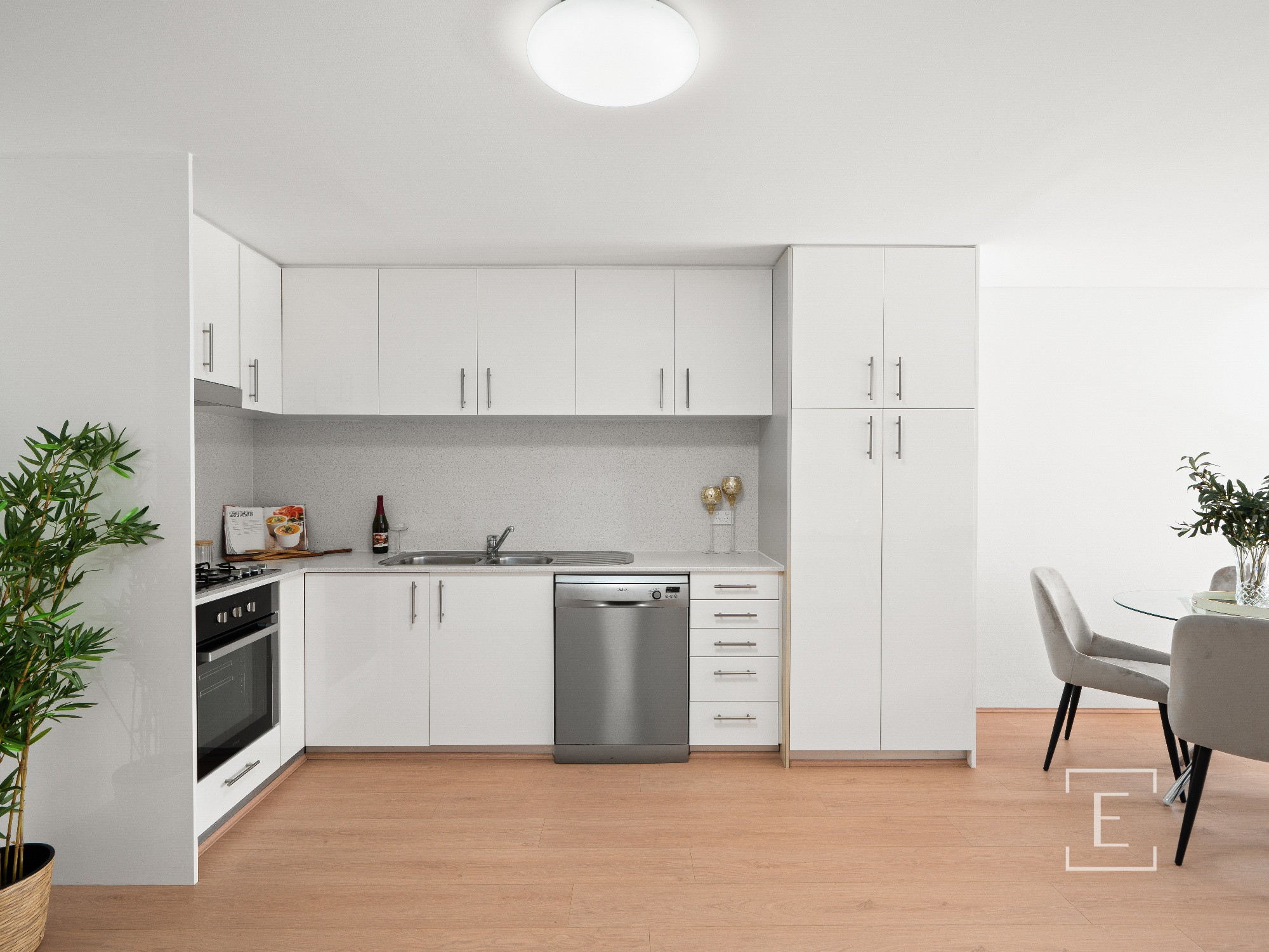 213e / 138 Carillon Avenue, Newtown
