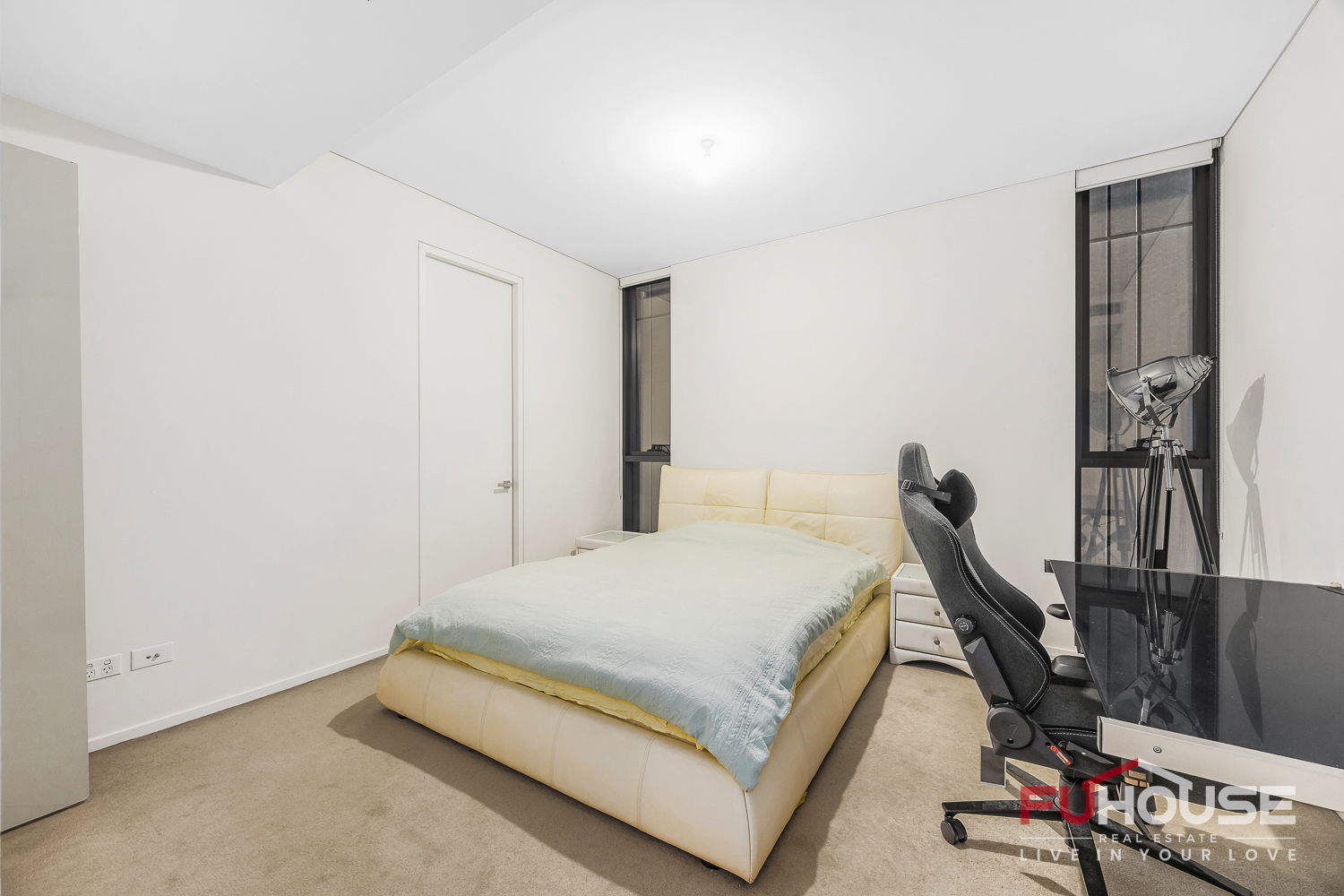 609 / 3 Carlton Street - Main View 9