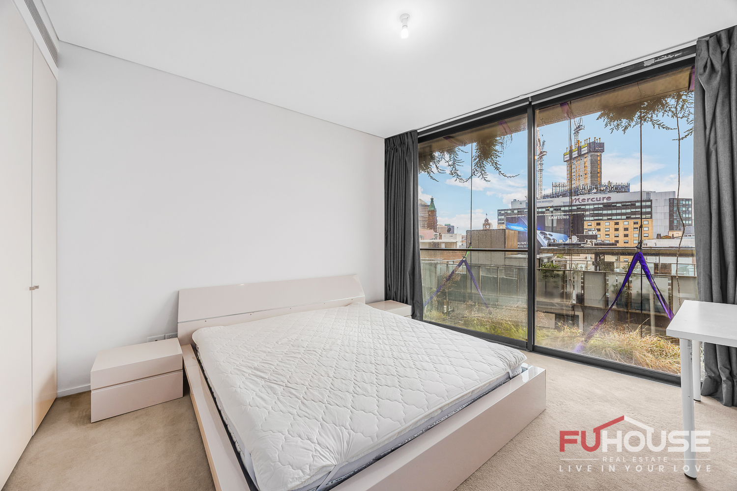609 / 3 Carlton Street - Main View 10