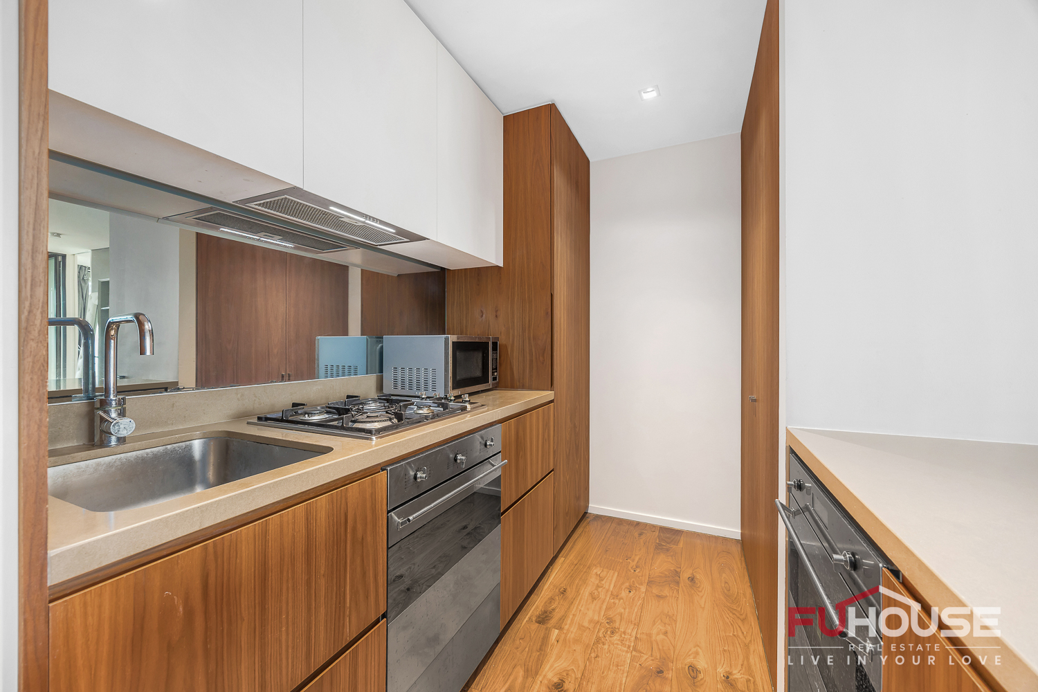 609 / 3 Carlton Street - Main View 5