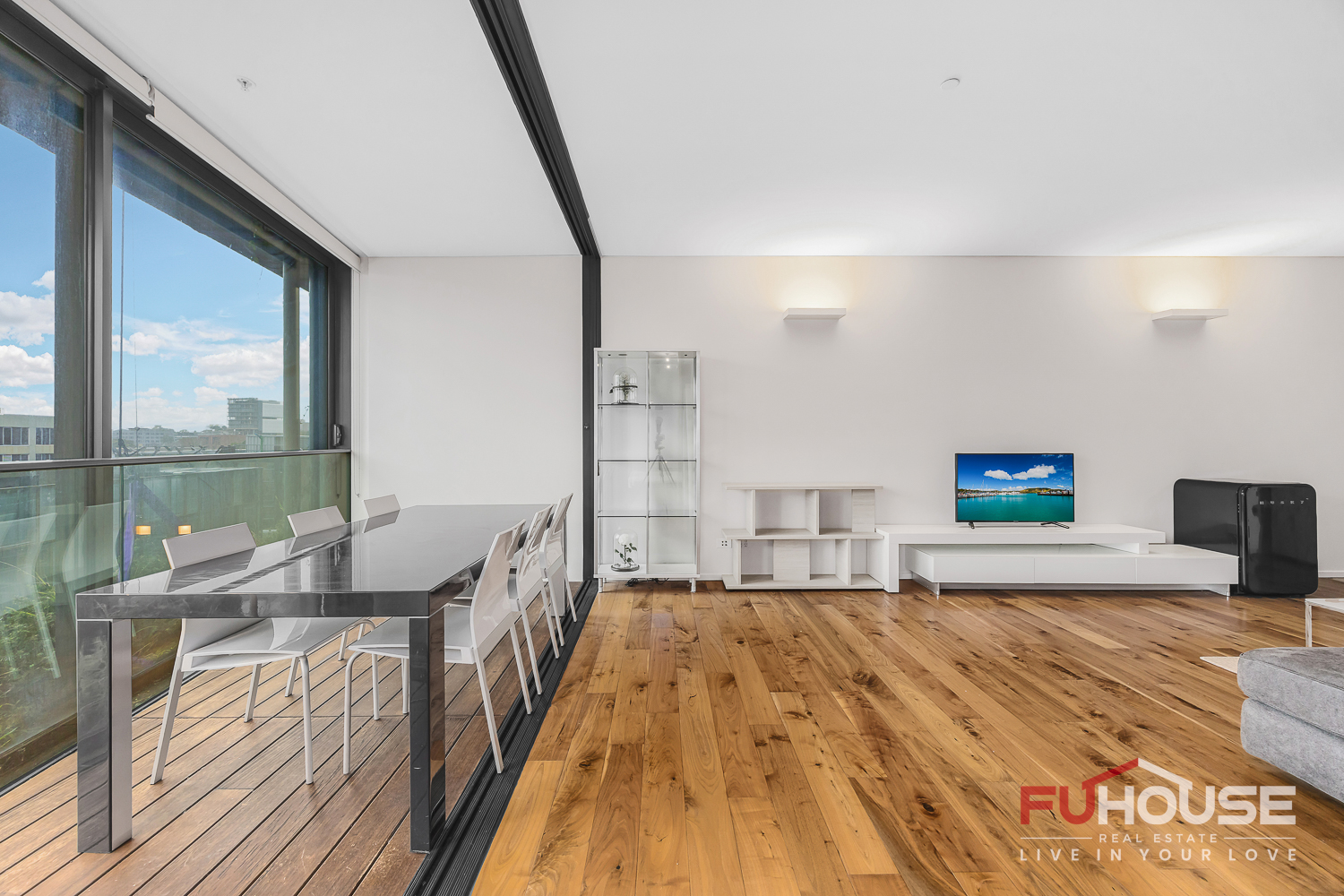 609 / 3 Carlton Street - Main View 3