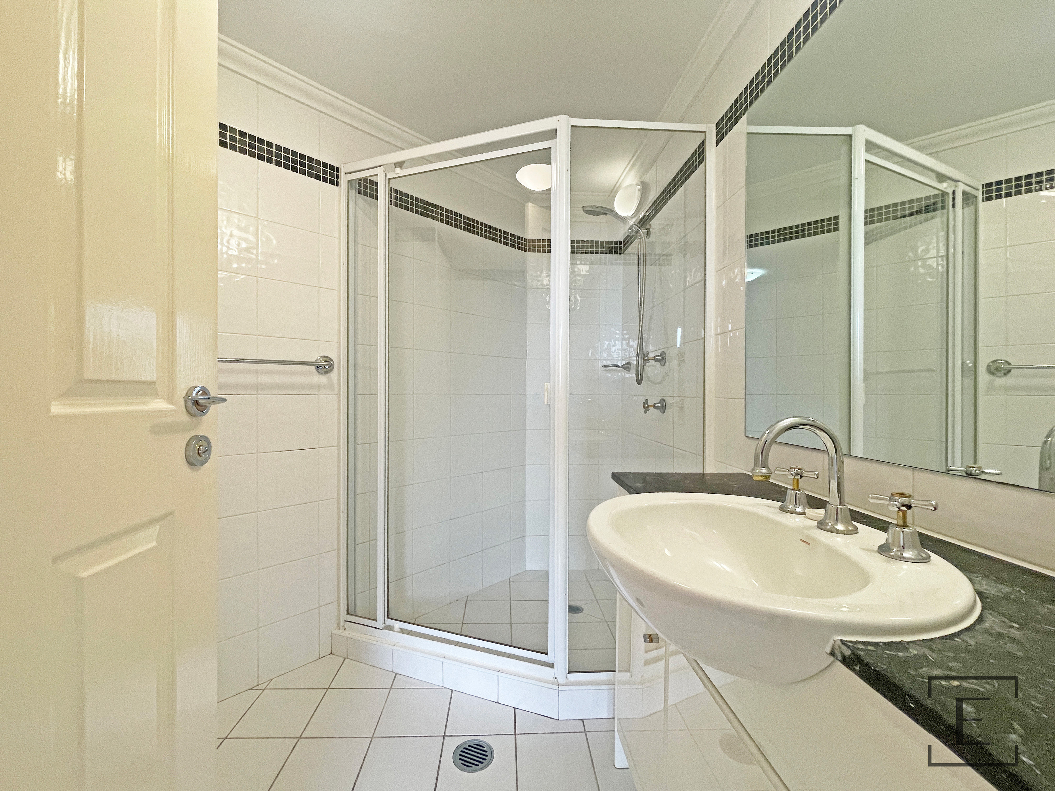 607 / 8 Wentworth Drive, Liberty Grove