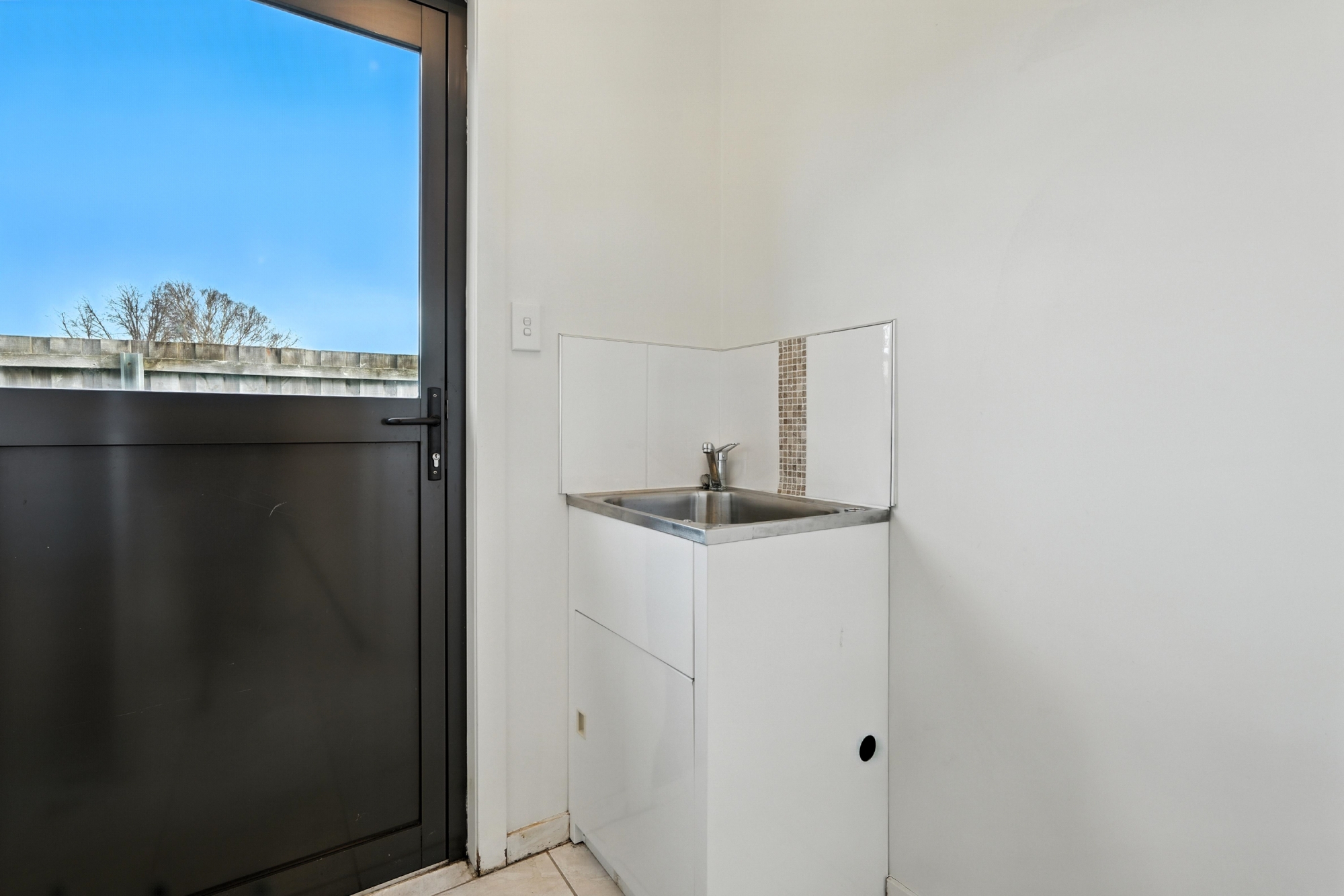 2 / 2 Carol Court, Westbury