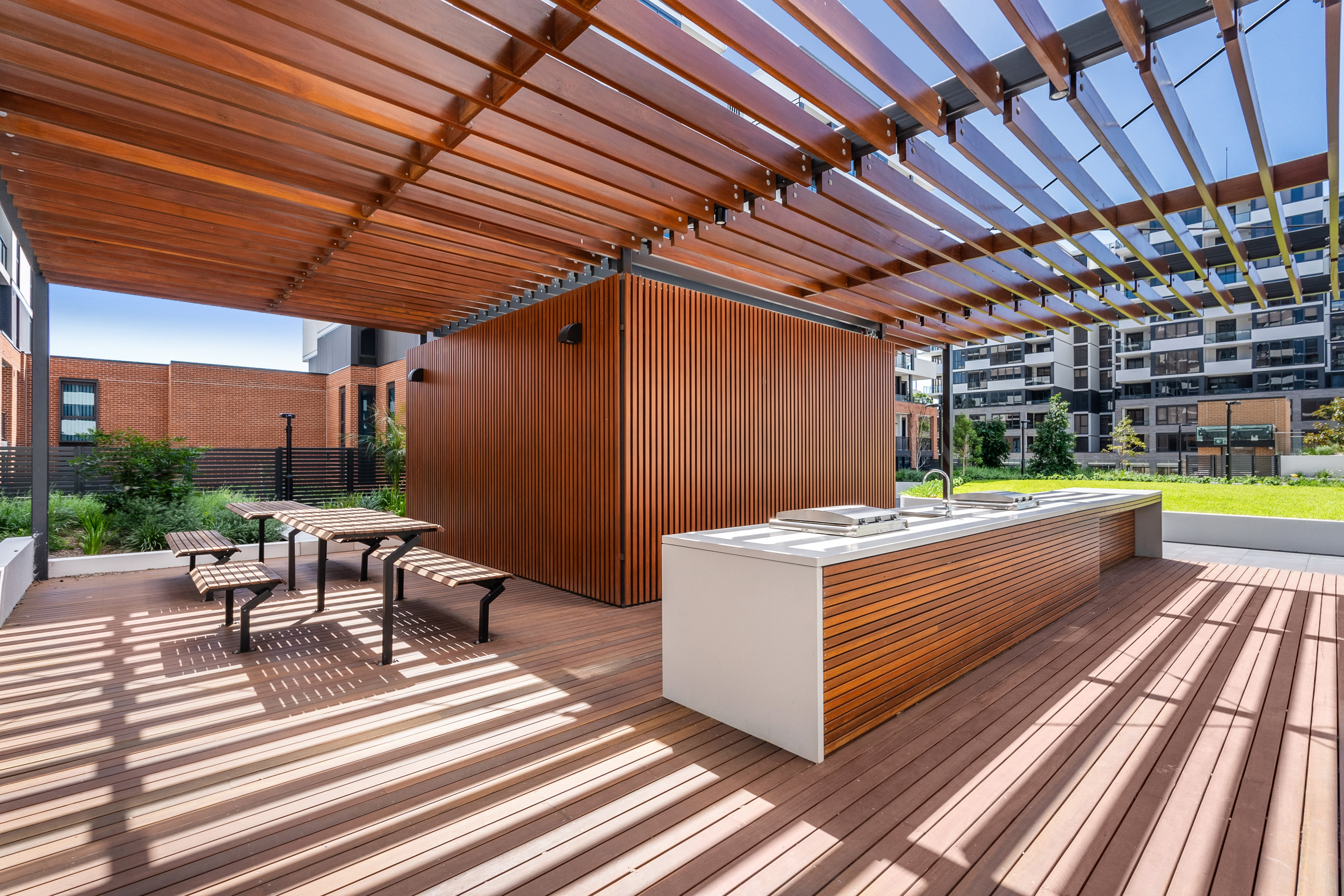 414 / 19 Meredith Street - Main View 9