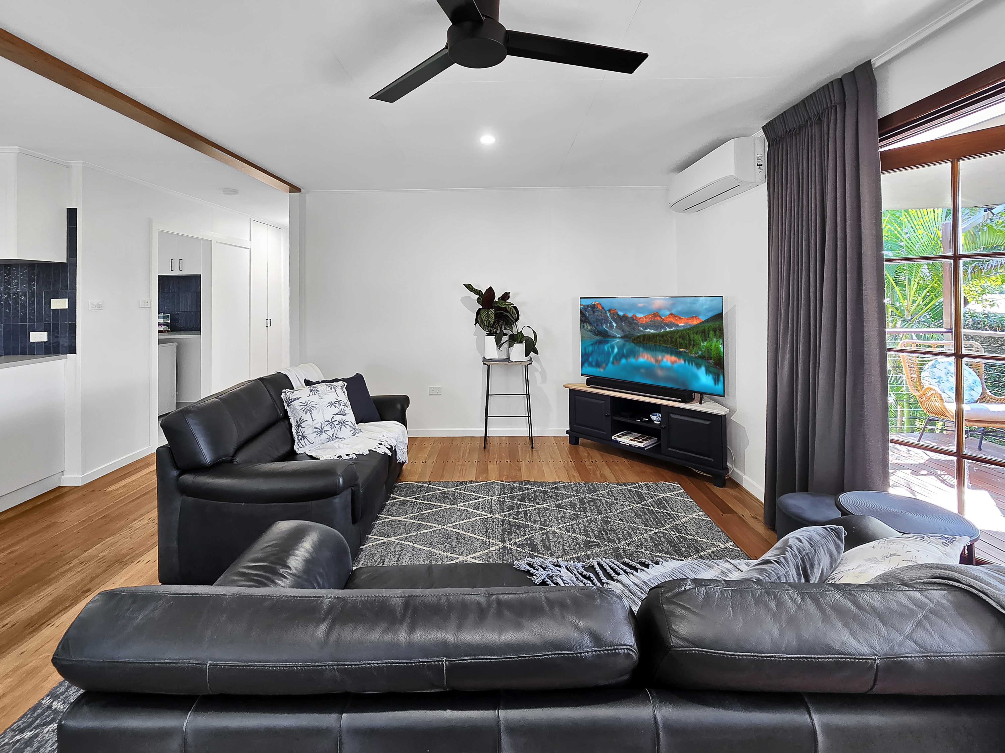 11 Phillips Avenue , Atherton