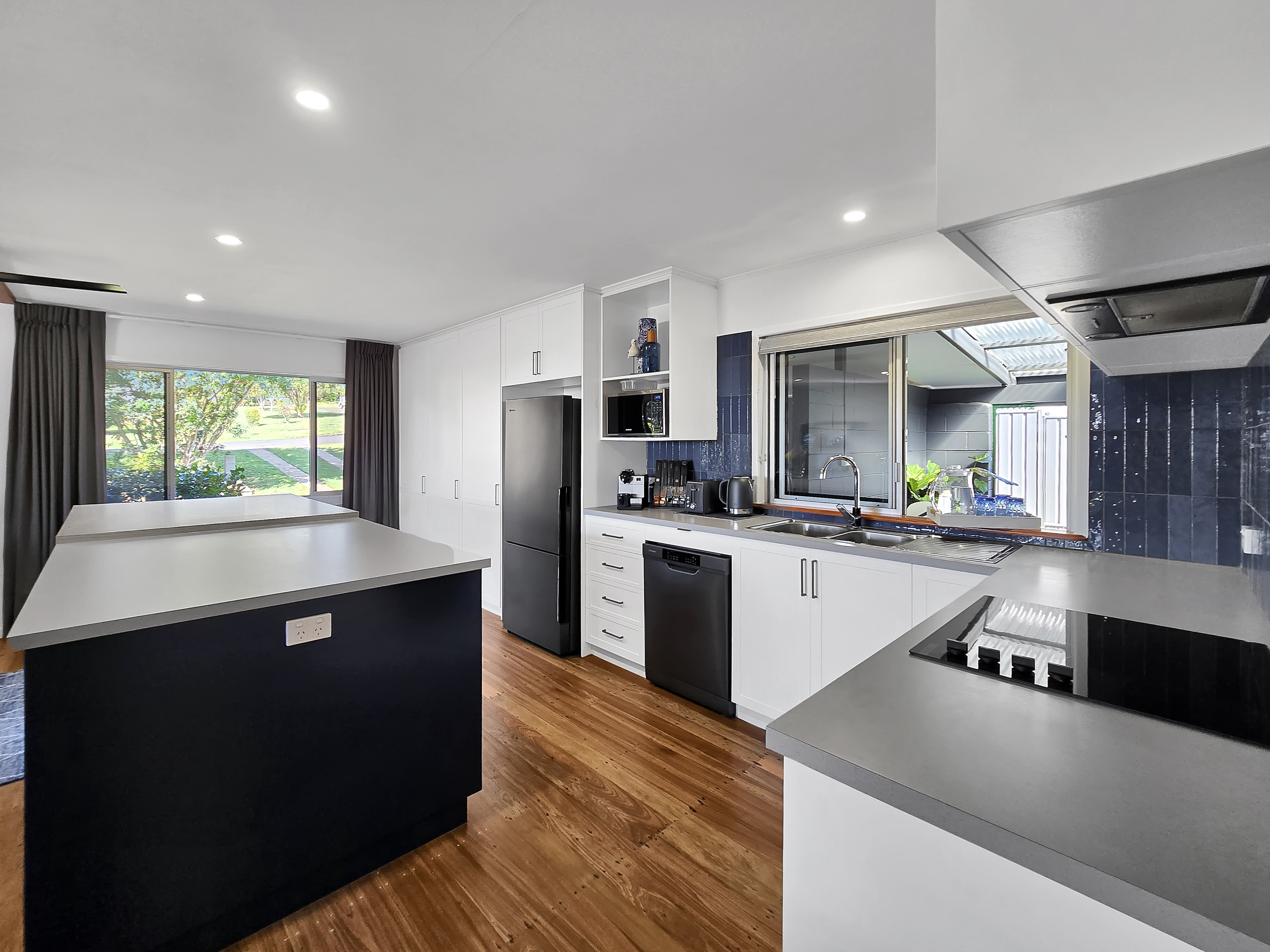 11 Phillips Avenue , Atherton