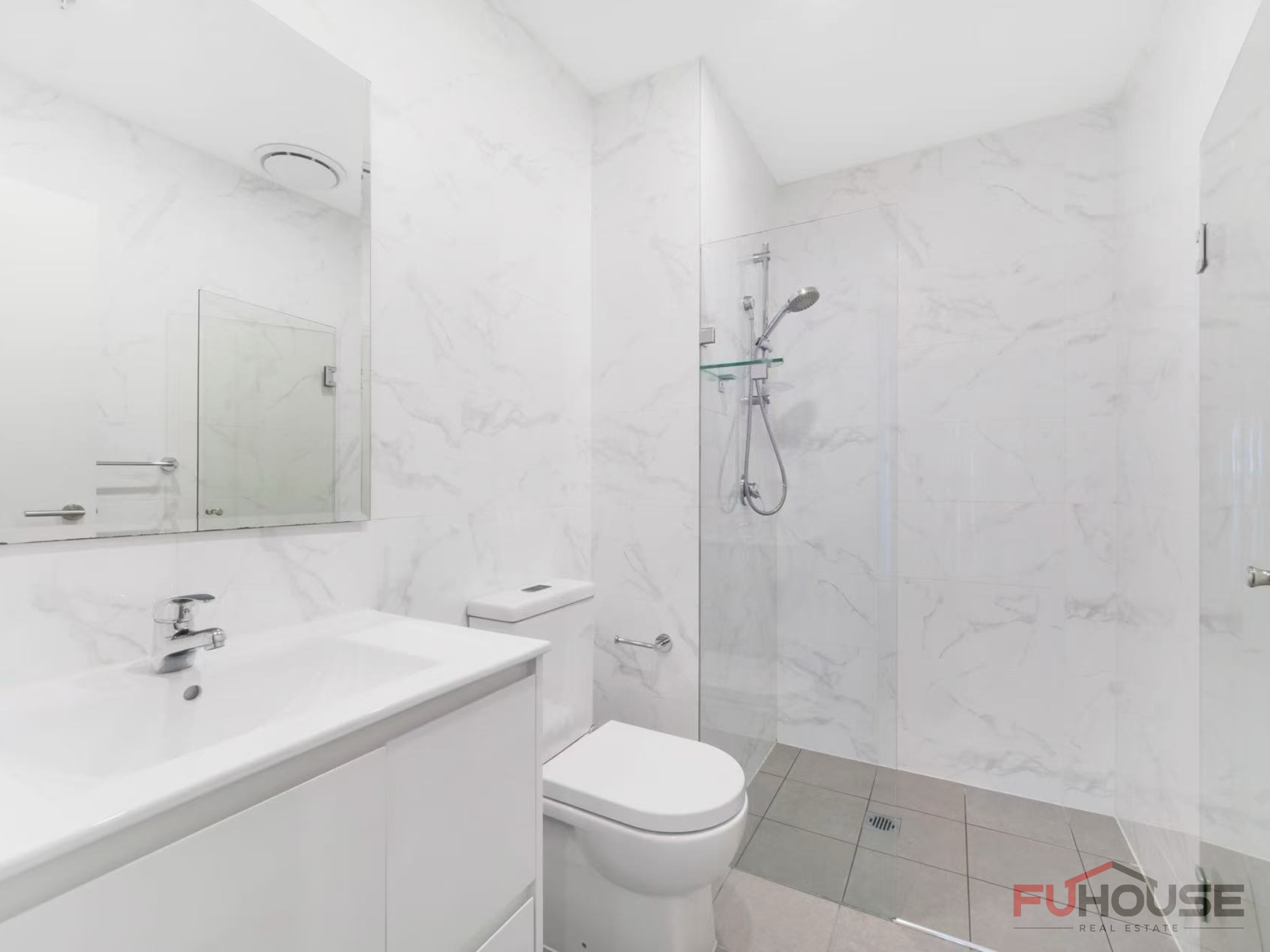 1004 / 2 Lachlan Street - Lightbox View 9