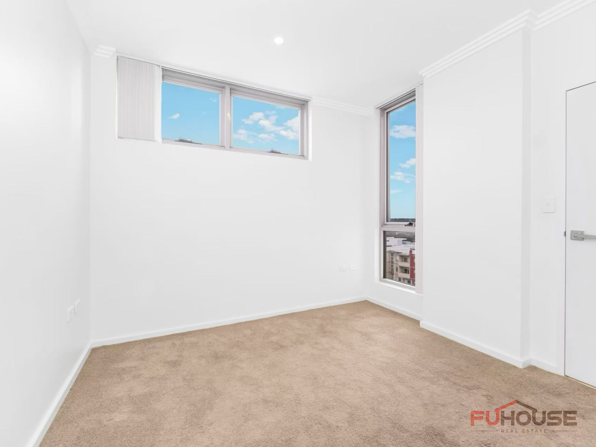 1004 / 2 Lachlan Street - Lightbox View 5