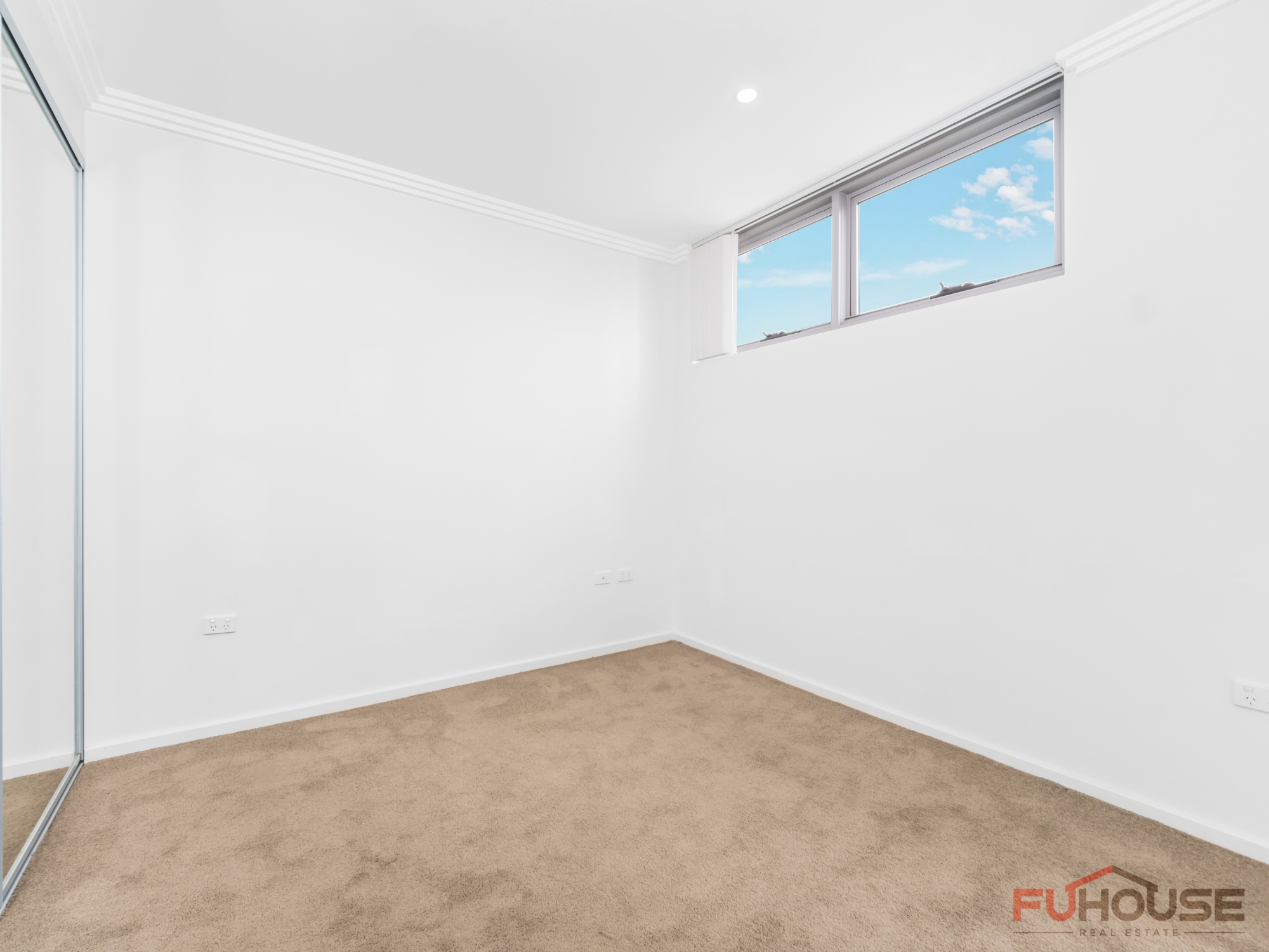 1004 / 2 Lachlan Street - Lightbox View 7