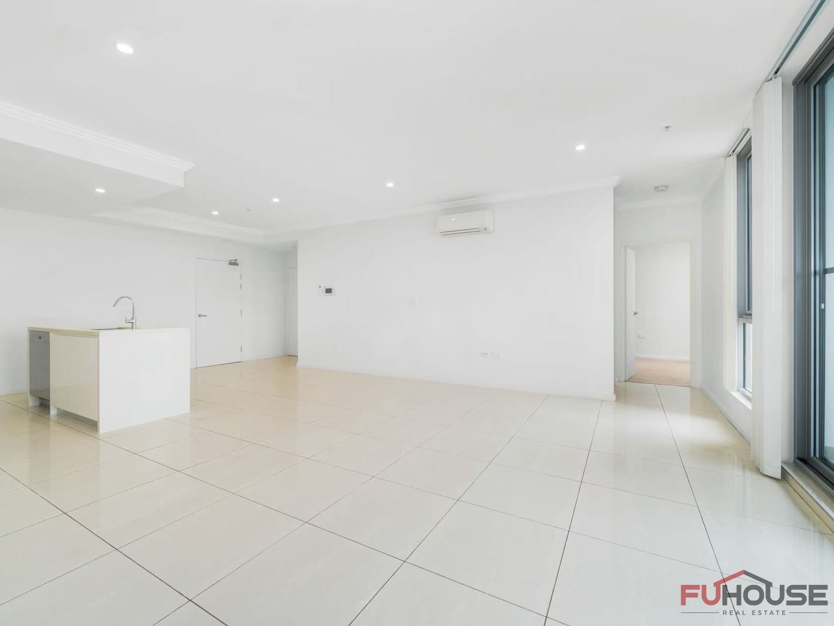 1004 / 2 Lachlan Street - Lightbox View 2