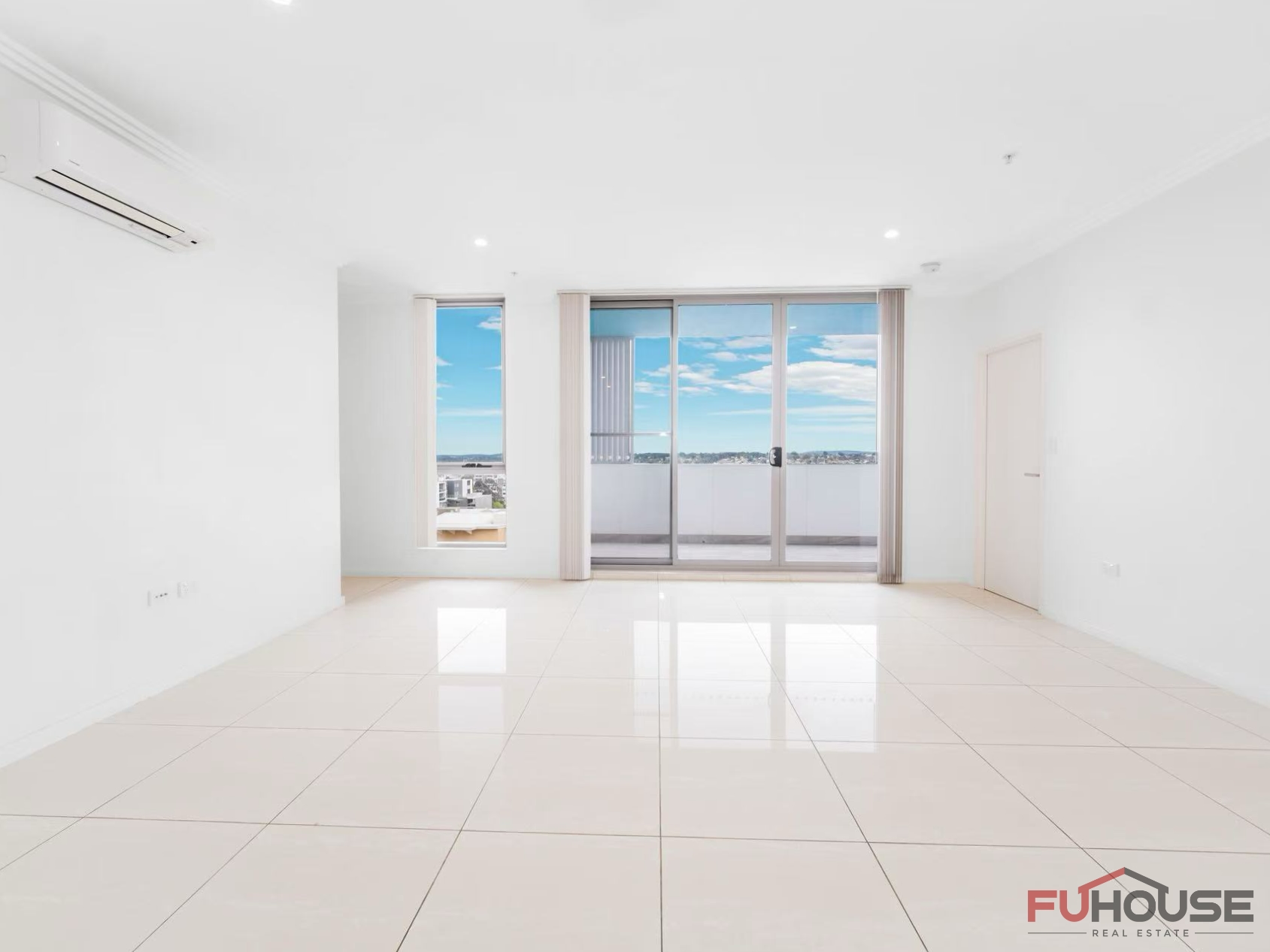 1004 / 2 Lachlan Street - Lightbox View 1