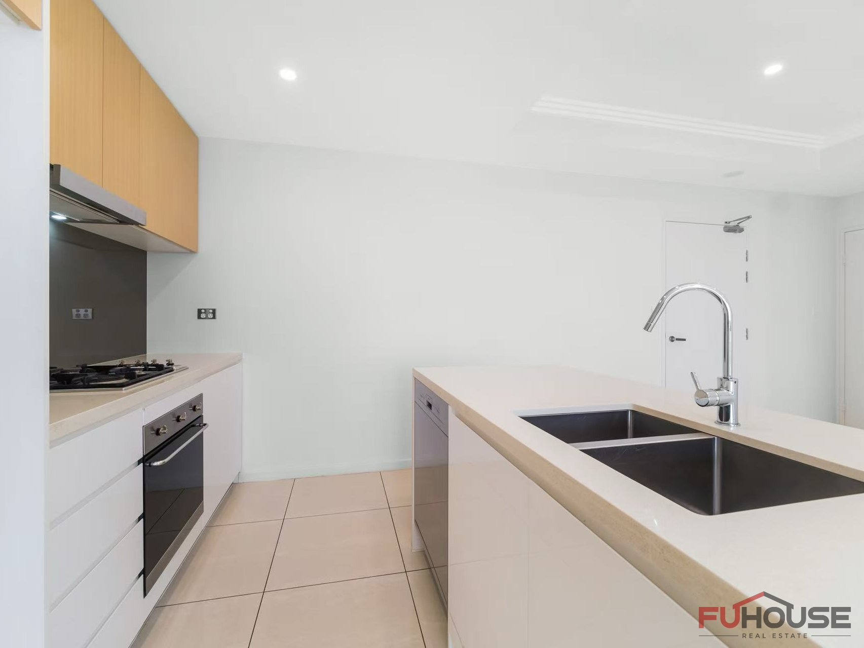 1004 / 2 Lachlan Street - Lightbox View 4