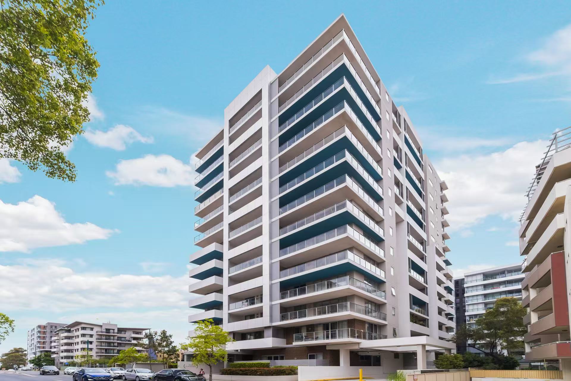1004 / 2 Lachlan Street - Main View 13