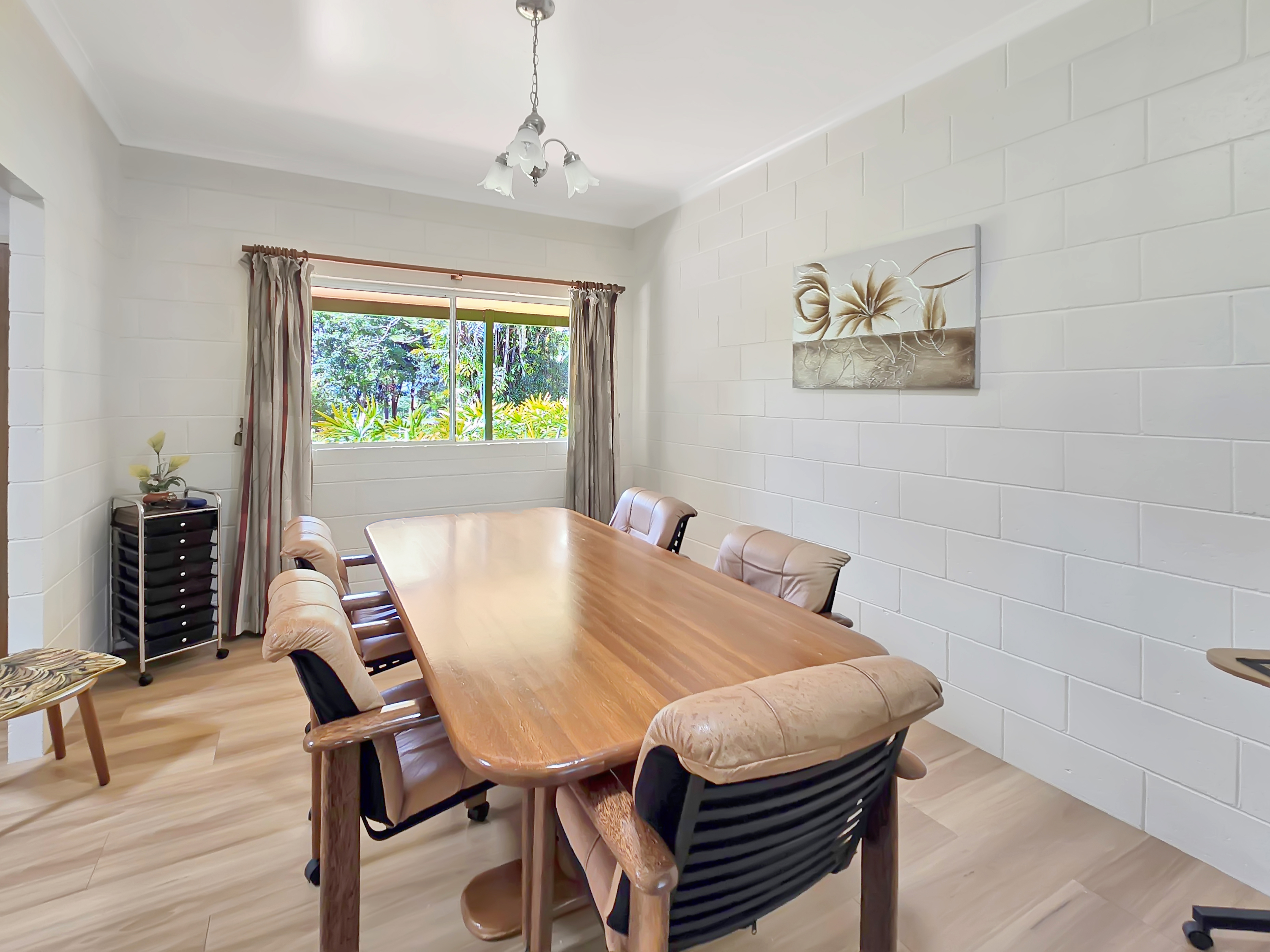 93 Lakes Drive, Lake Eacham