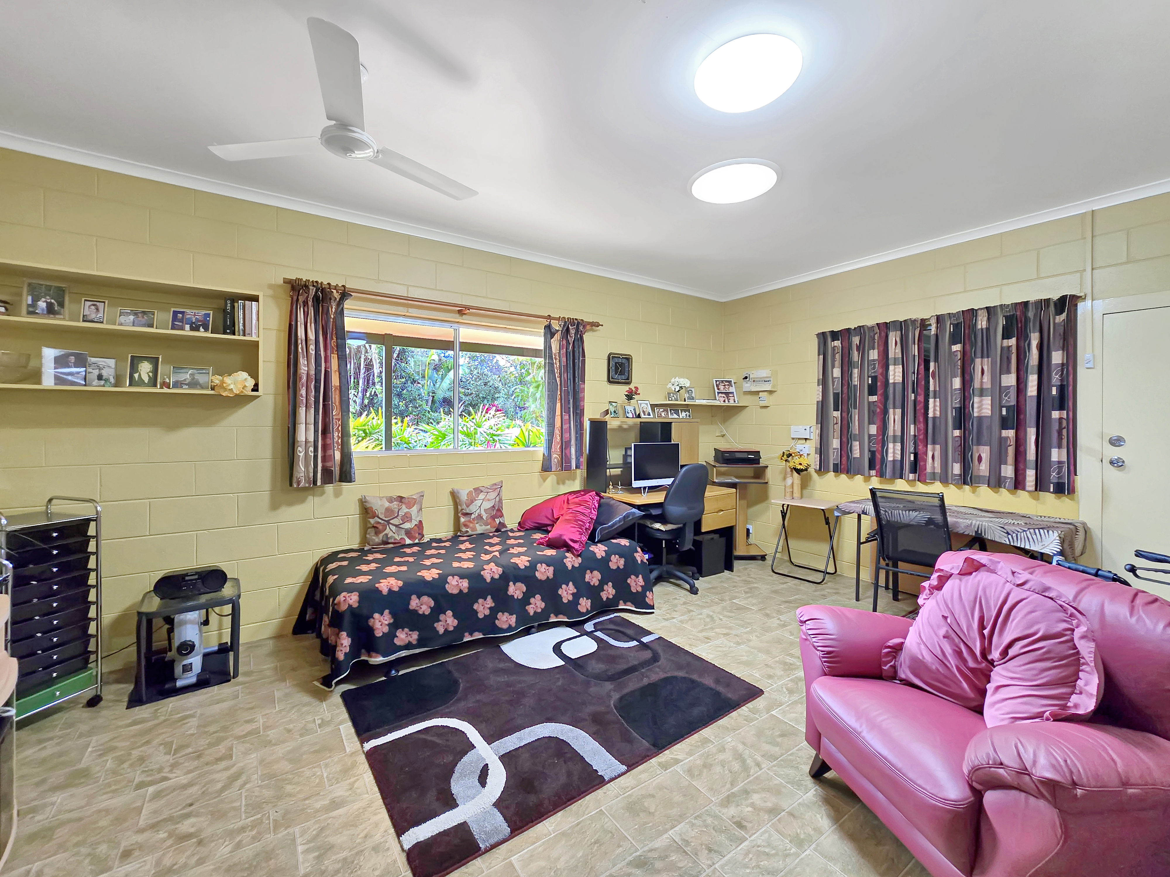 93 Lakes Drive, Lake Eacham