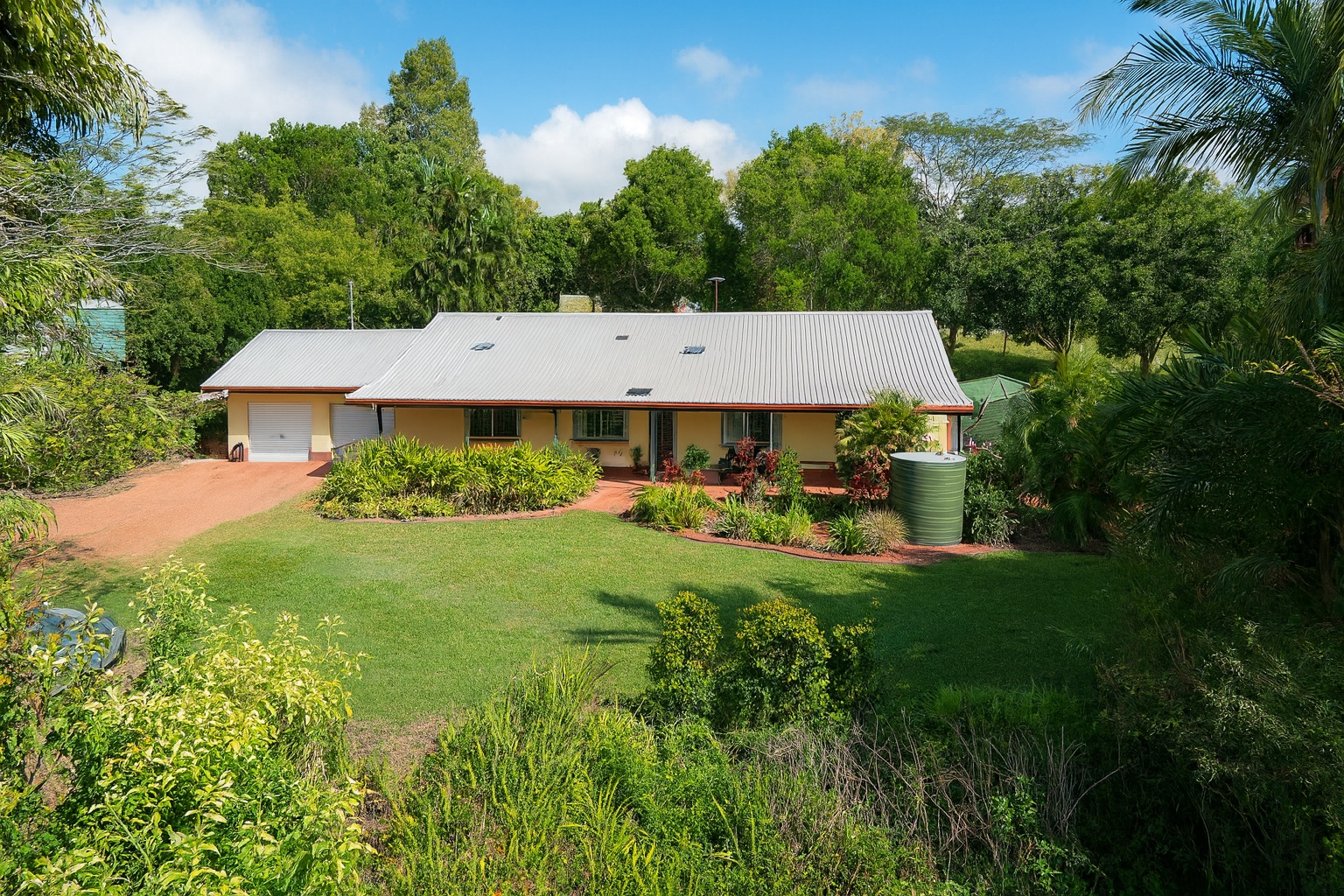 93 Lakes Drive, Lake Eacham