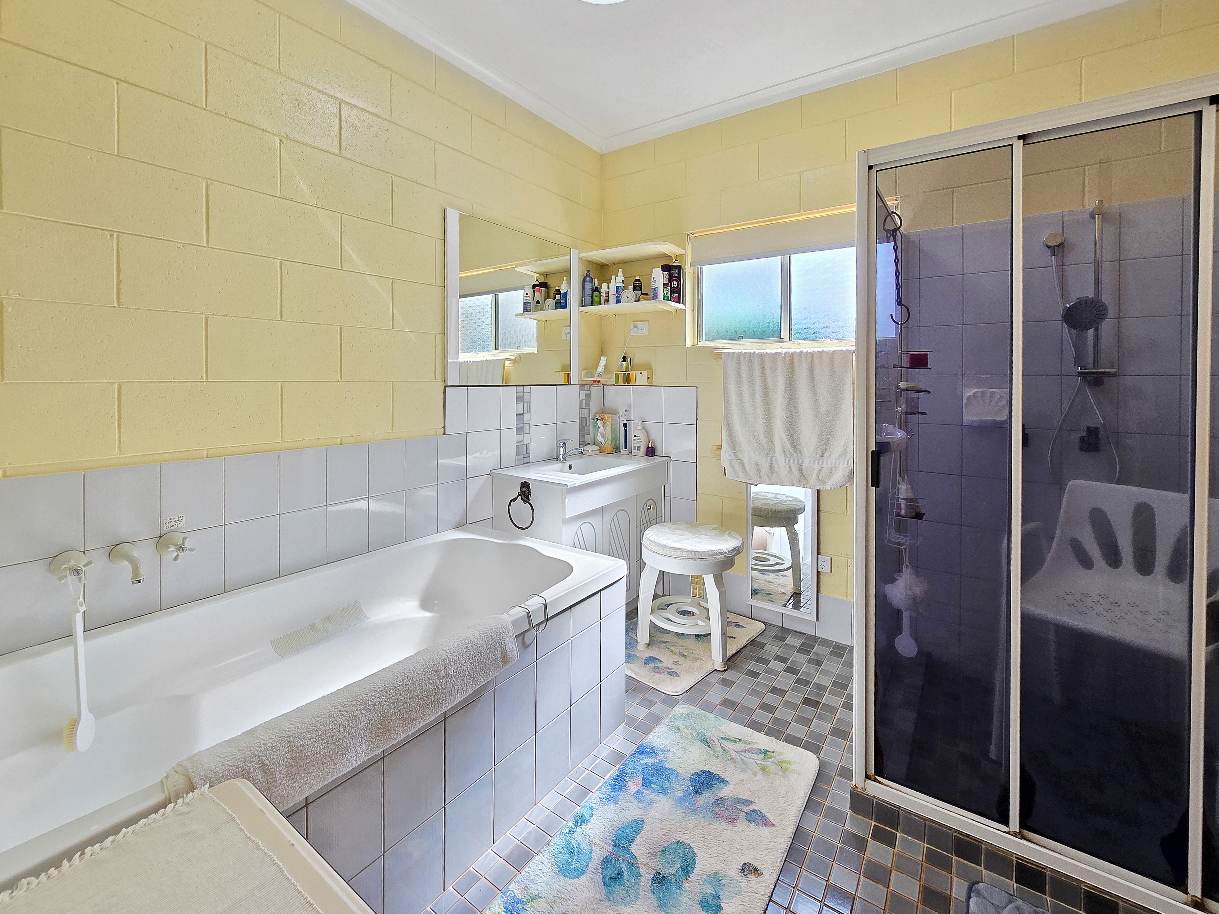 93 Lakes Drive, Lake Eacham