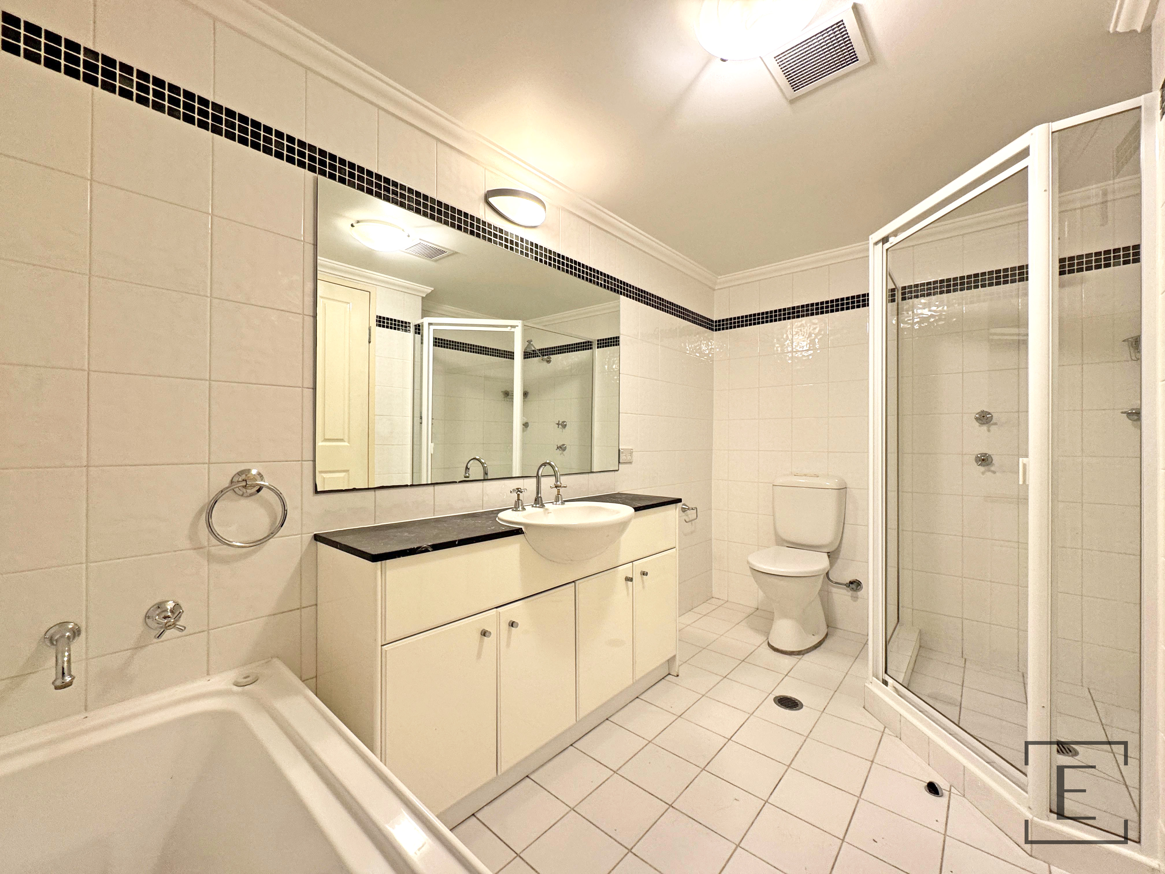 607 / 8 Wentworth Drive, Liberty Grove