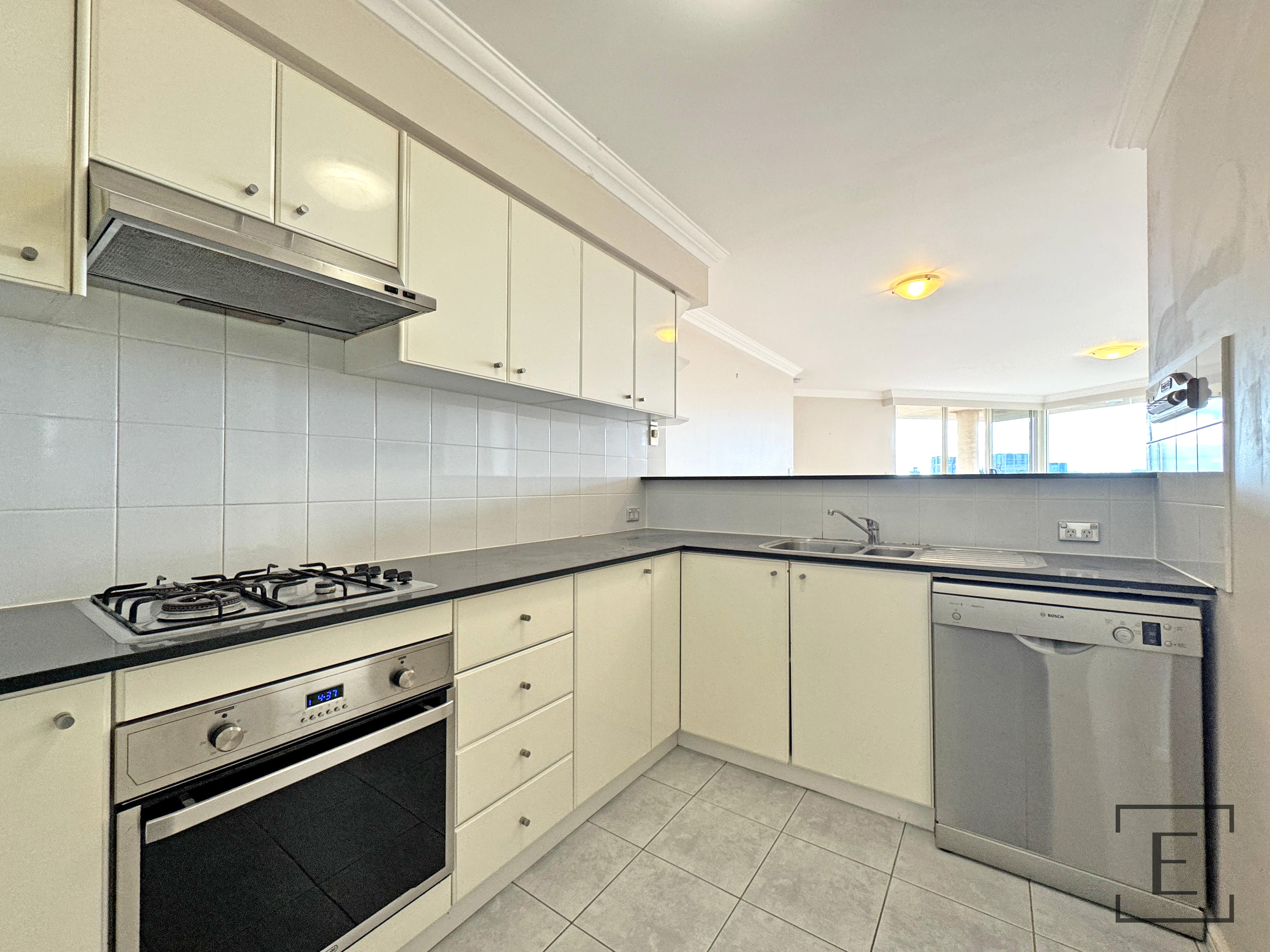 607 / 8 Wentworth Drive, Liberty Grove