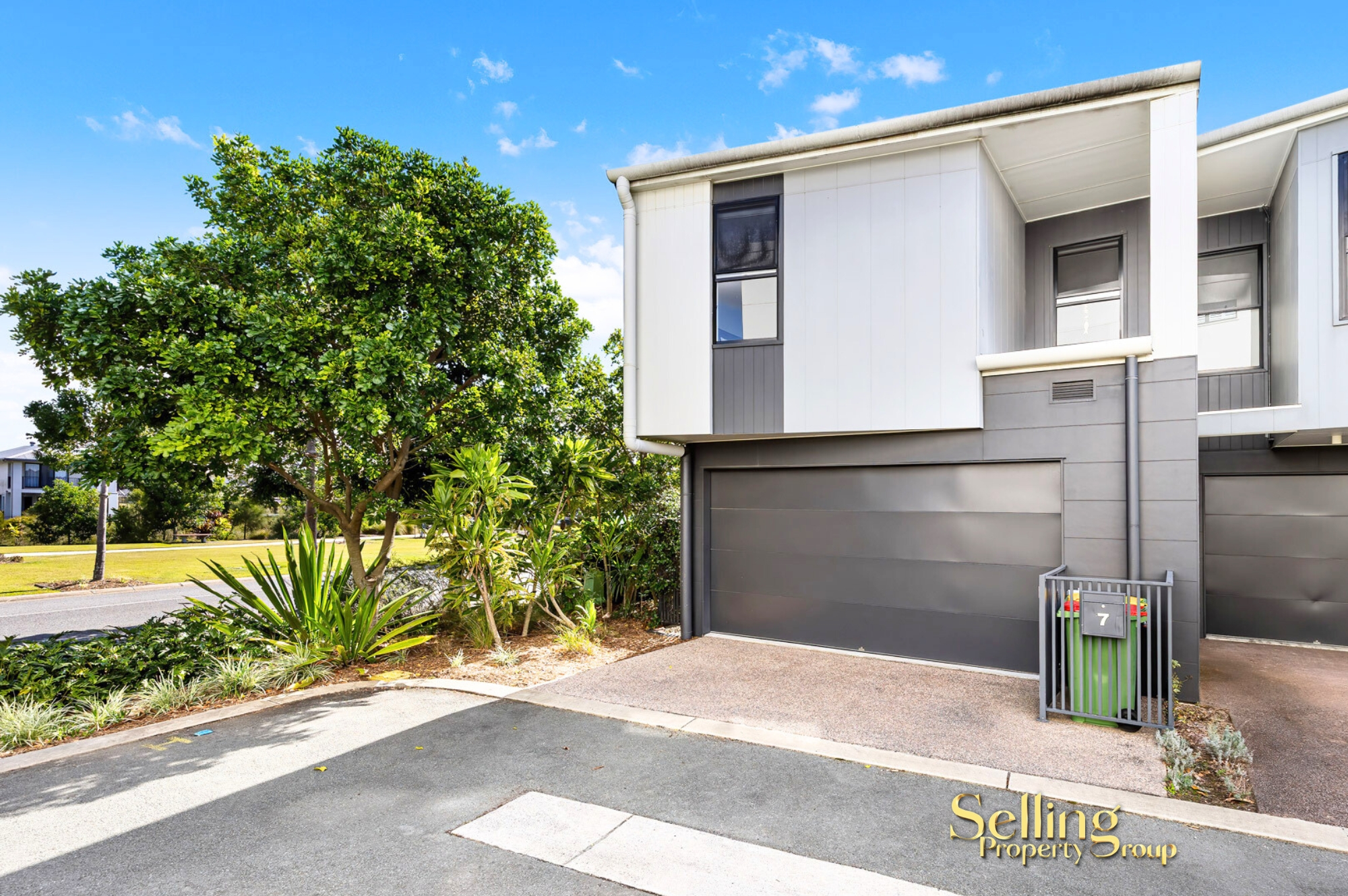 7 Marina Court, Hope Island