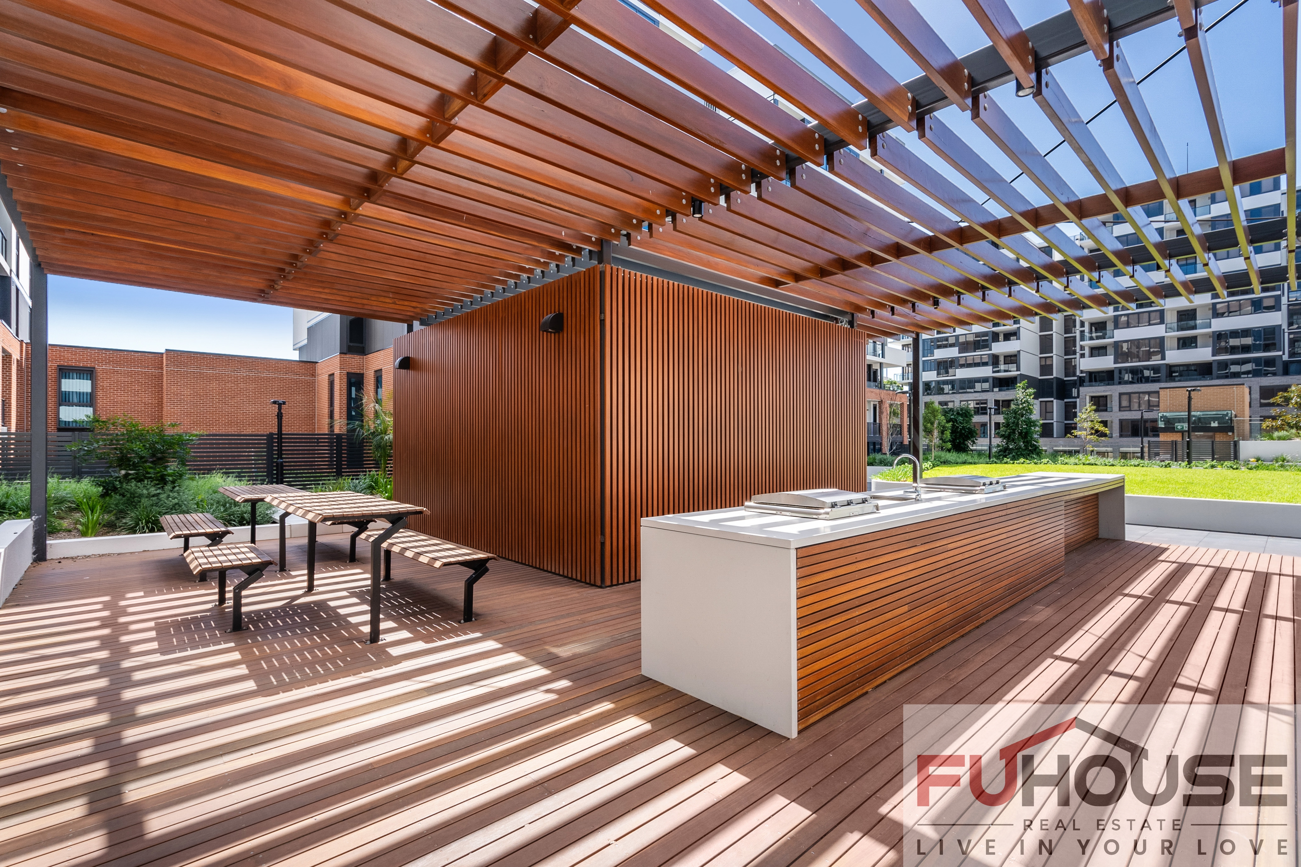 217 / 38 Kitchener Parade - Lightbox View 6