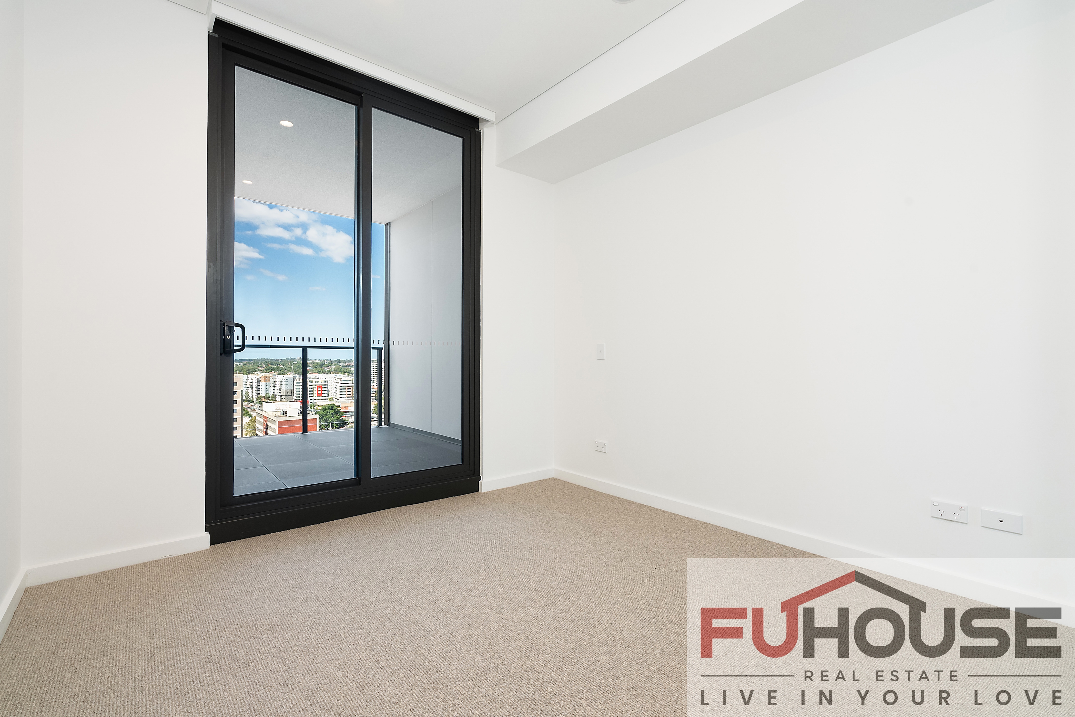 217 / 38 Kitchener Parade - Lightbox View 4