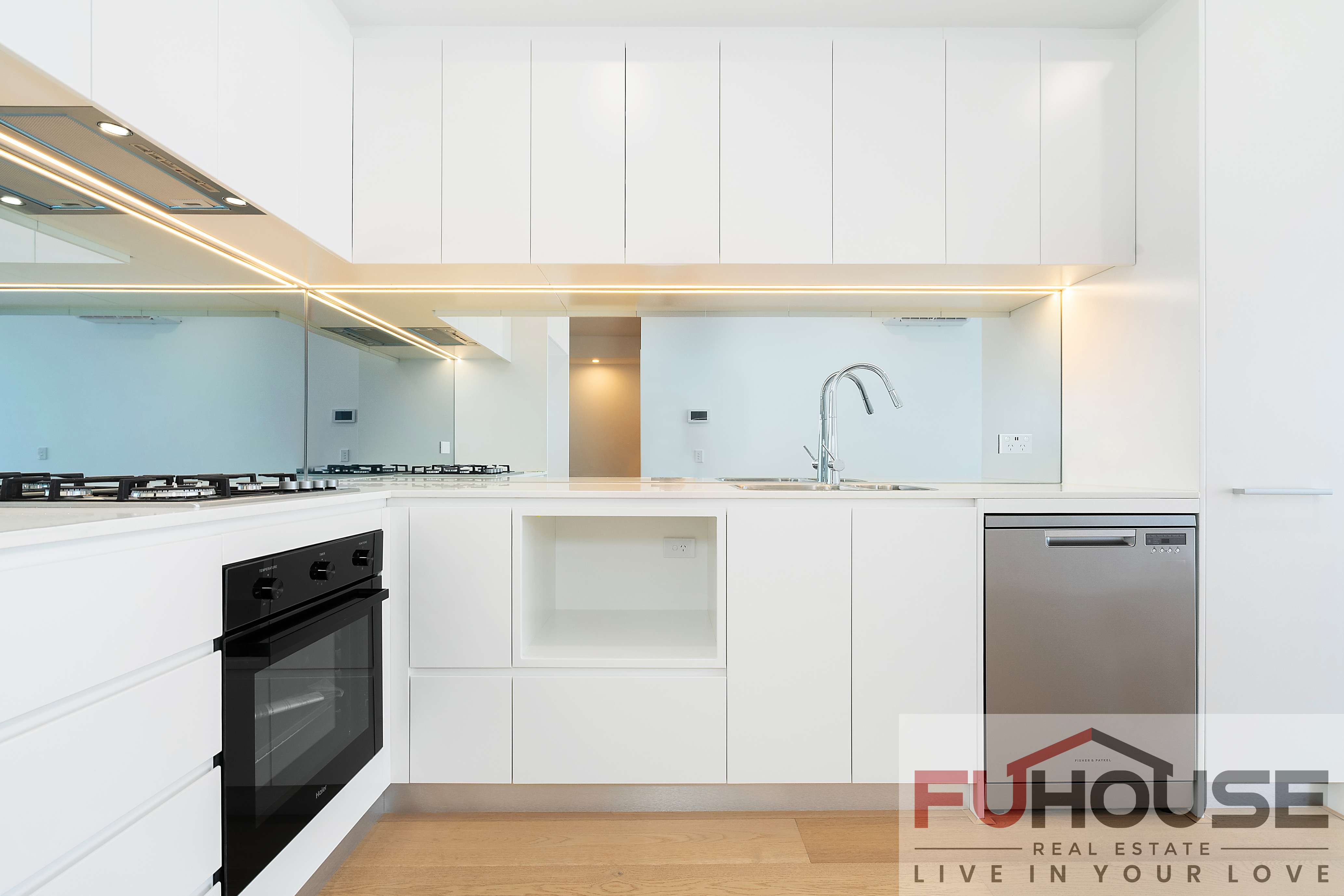 217 / 38 Kitchener Parade - Lightbox View 2