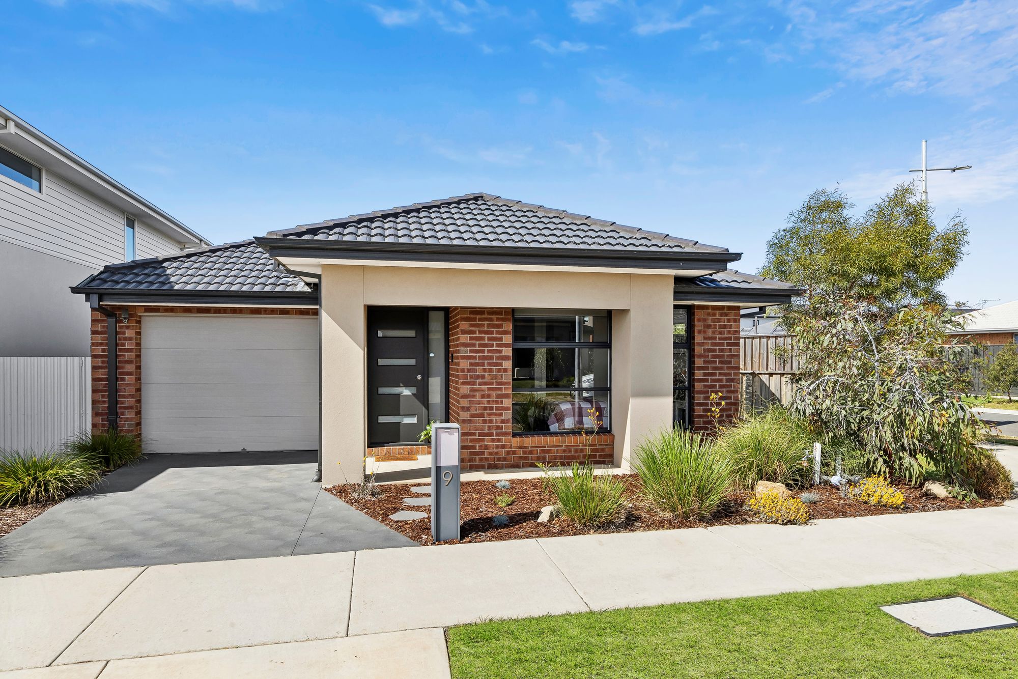 Listing image for 9 Currumbin Street, ARMSTRONG CREEK  VIC  3217