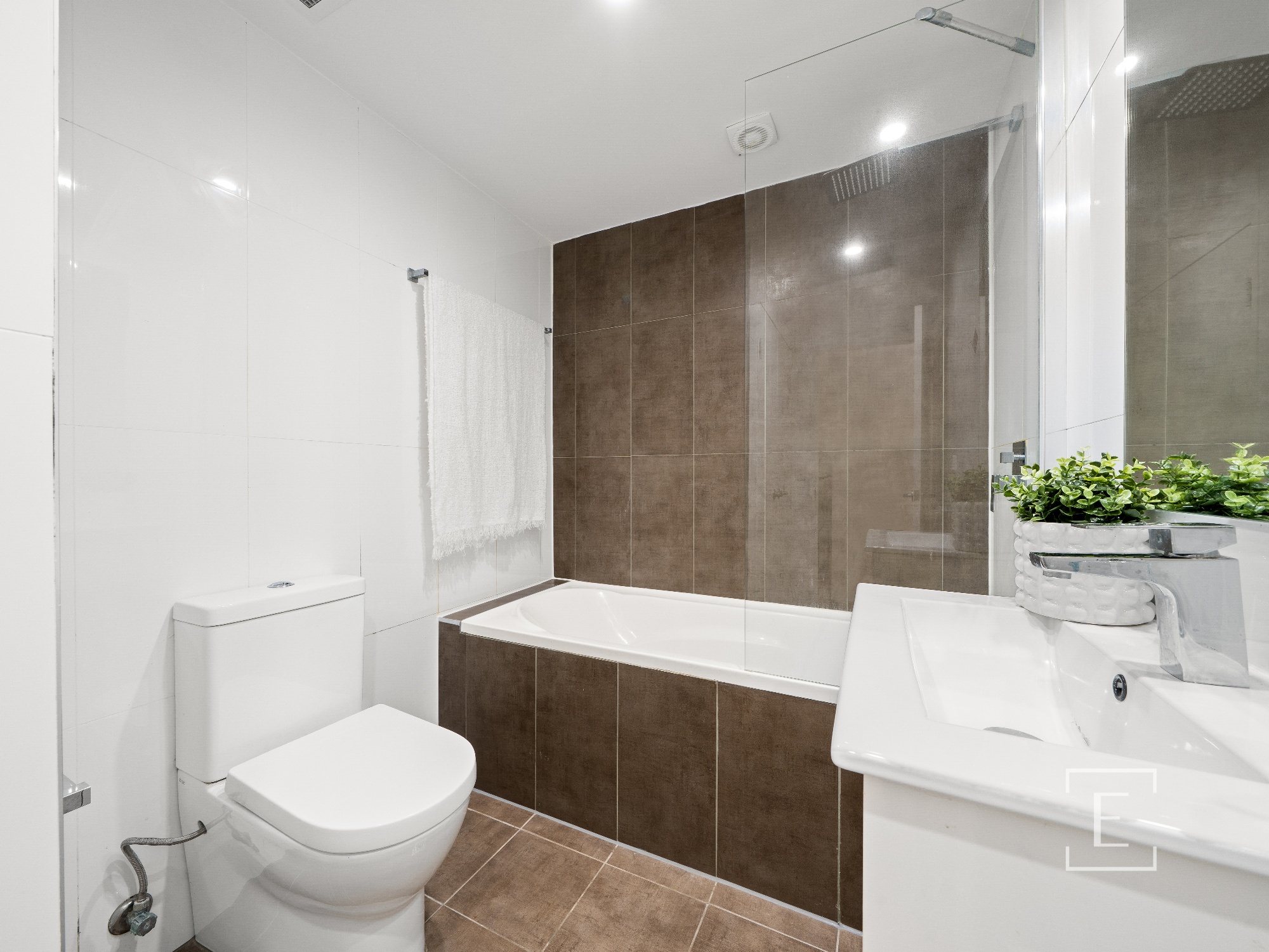 2 / 6 Station Street, Homebush