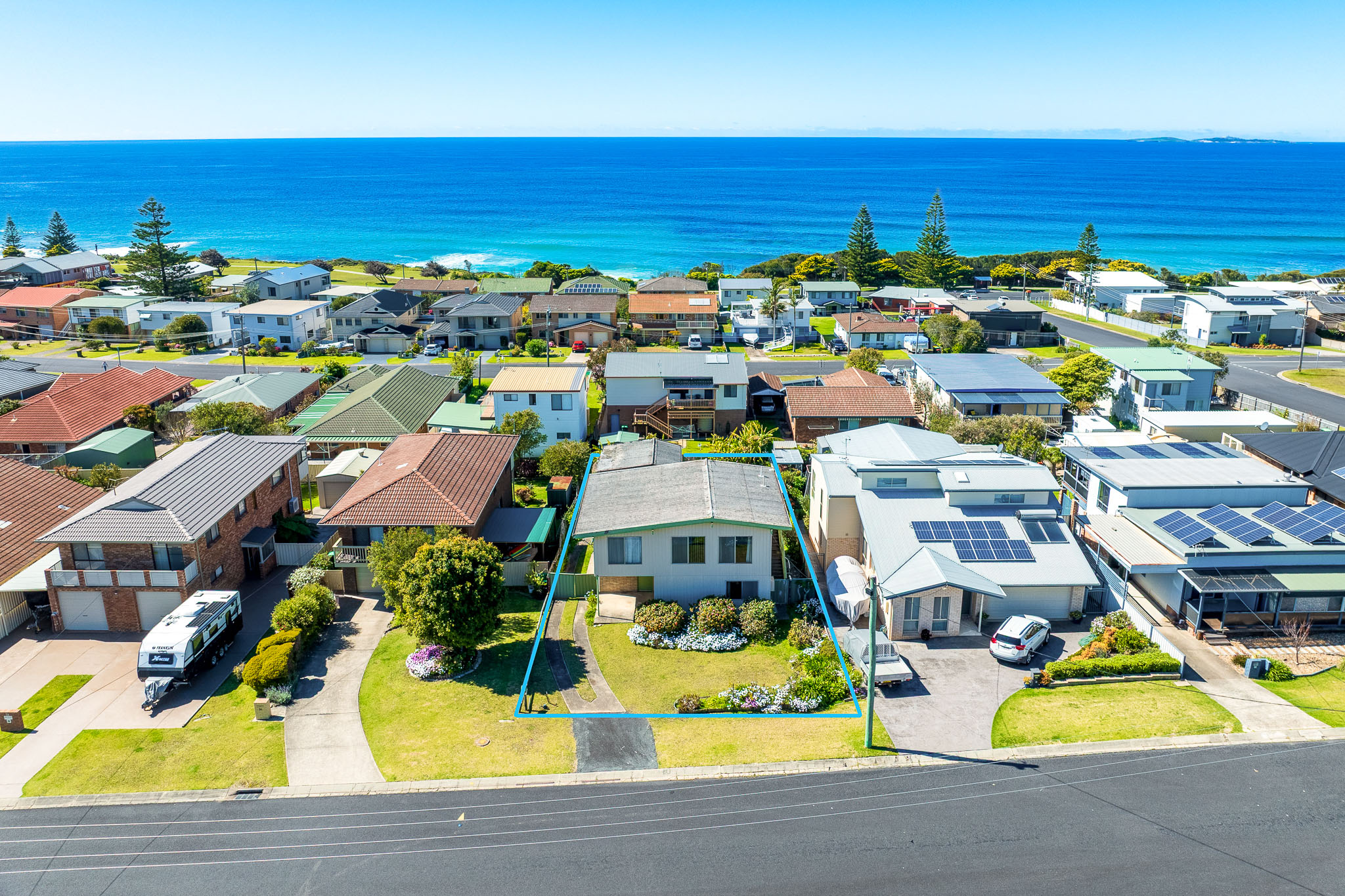 28 Sunset Boulevard, Kianga