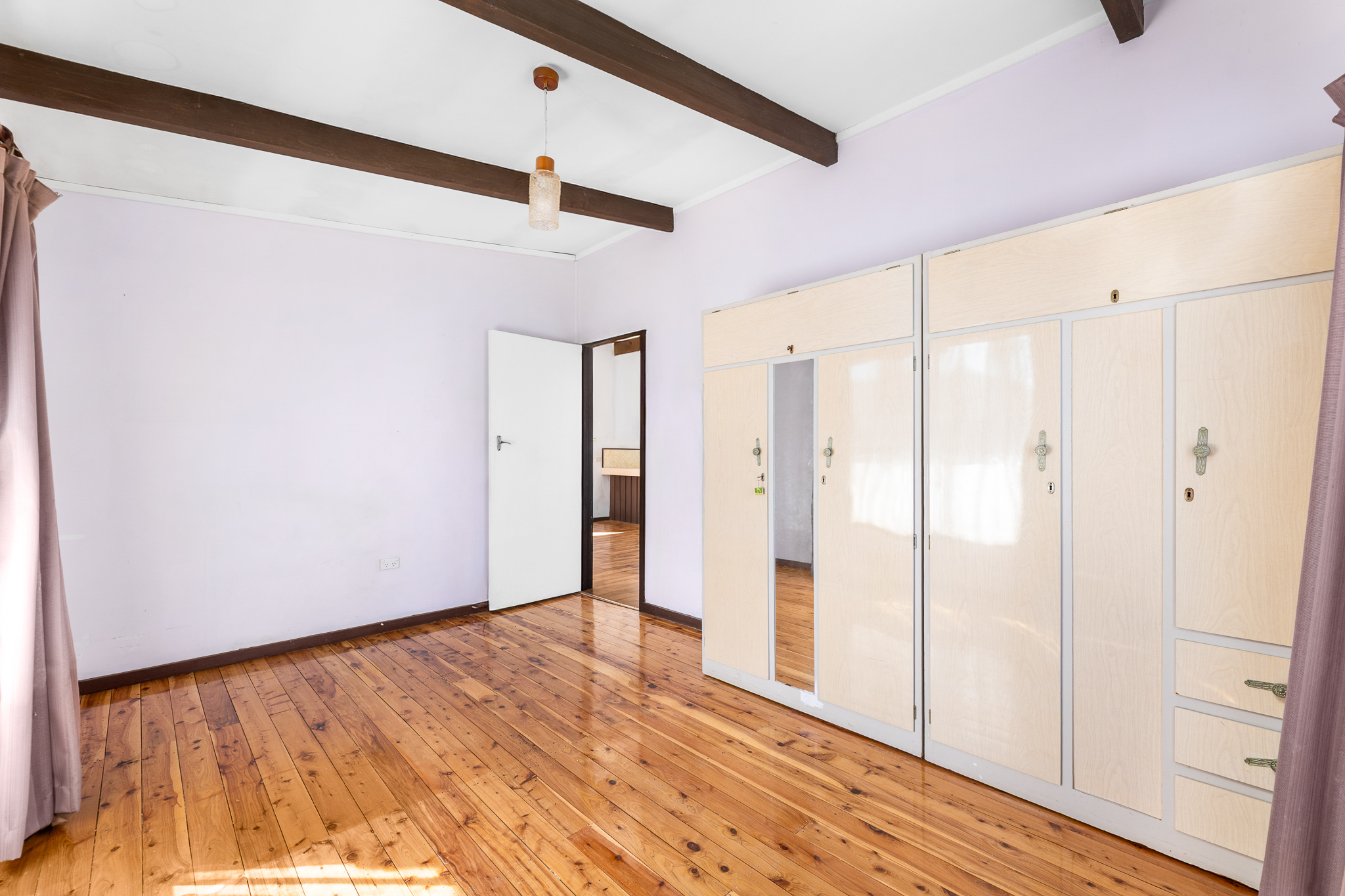 28 Sunset Boulevard, Kianga