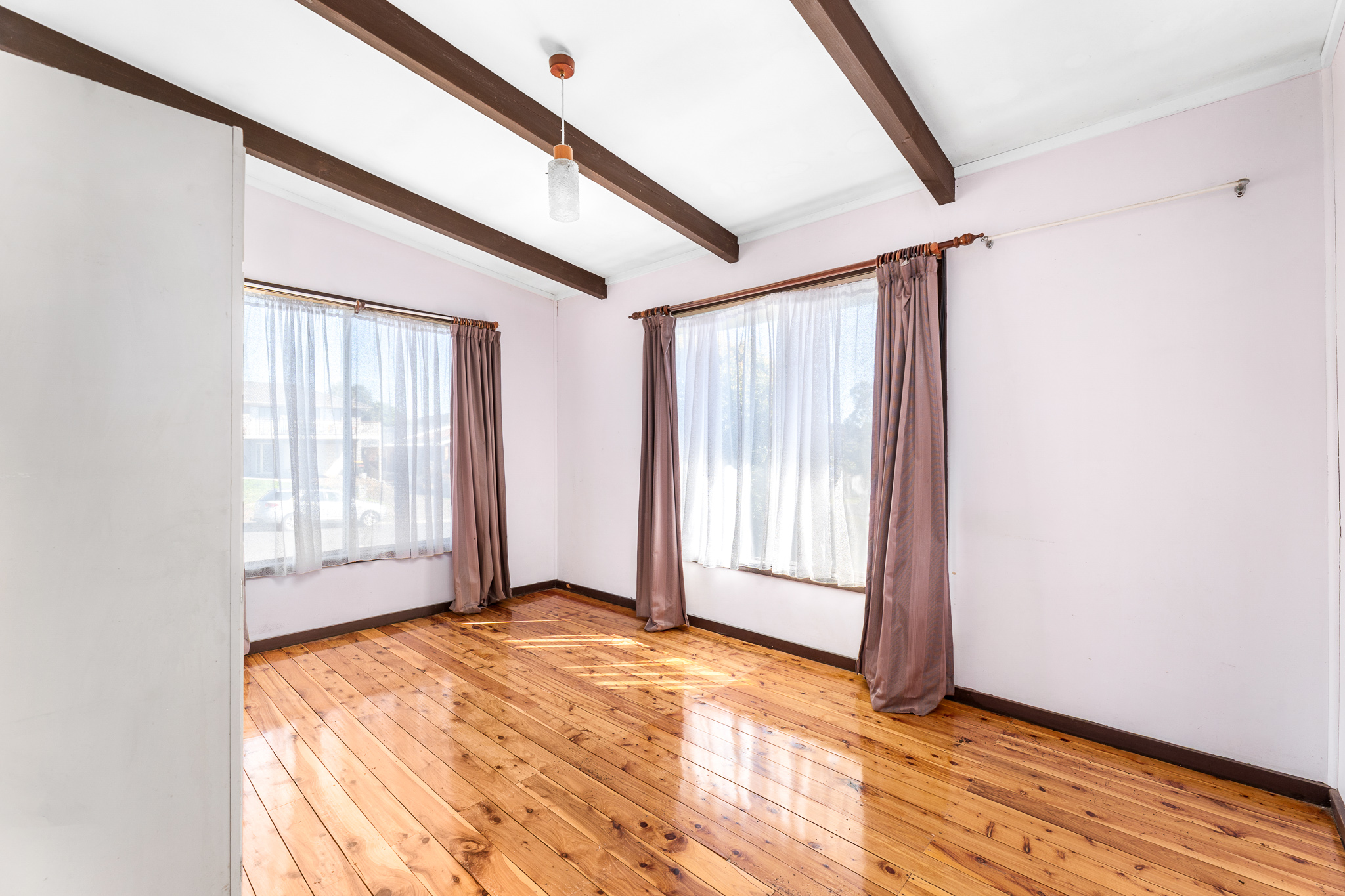 28 Sunset Boulevard, Kianga