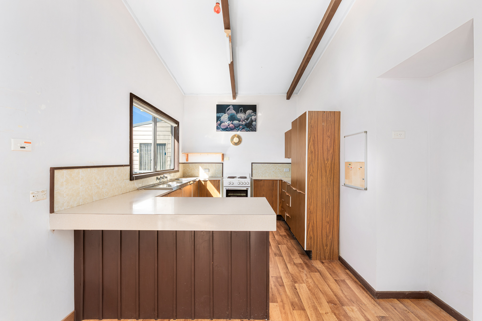 28 Sunset Boulevard, Kianga