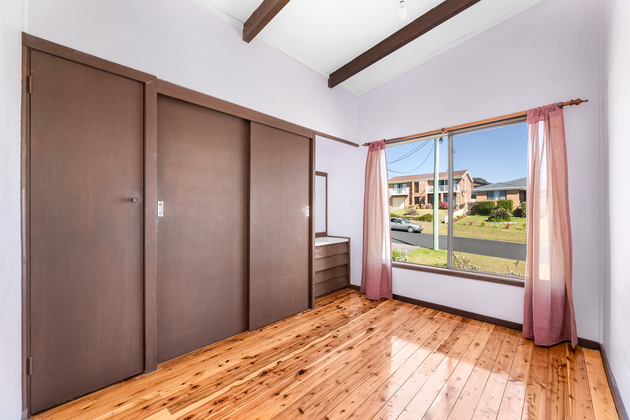 28 Sunset Boulevard, Kianga