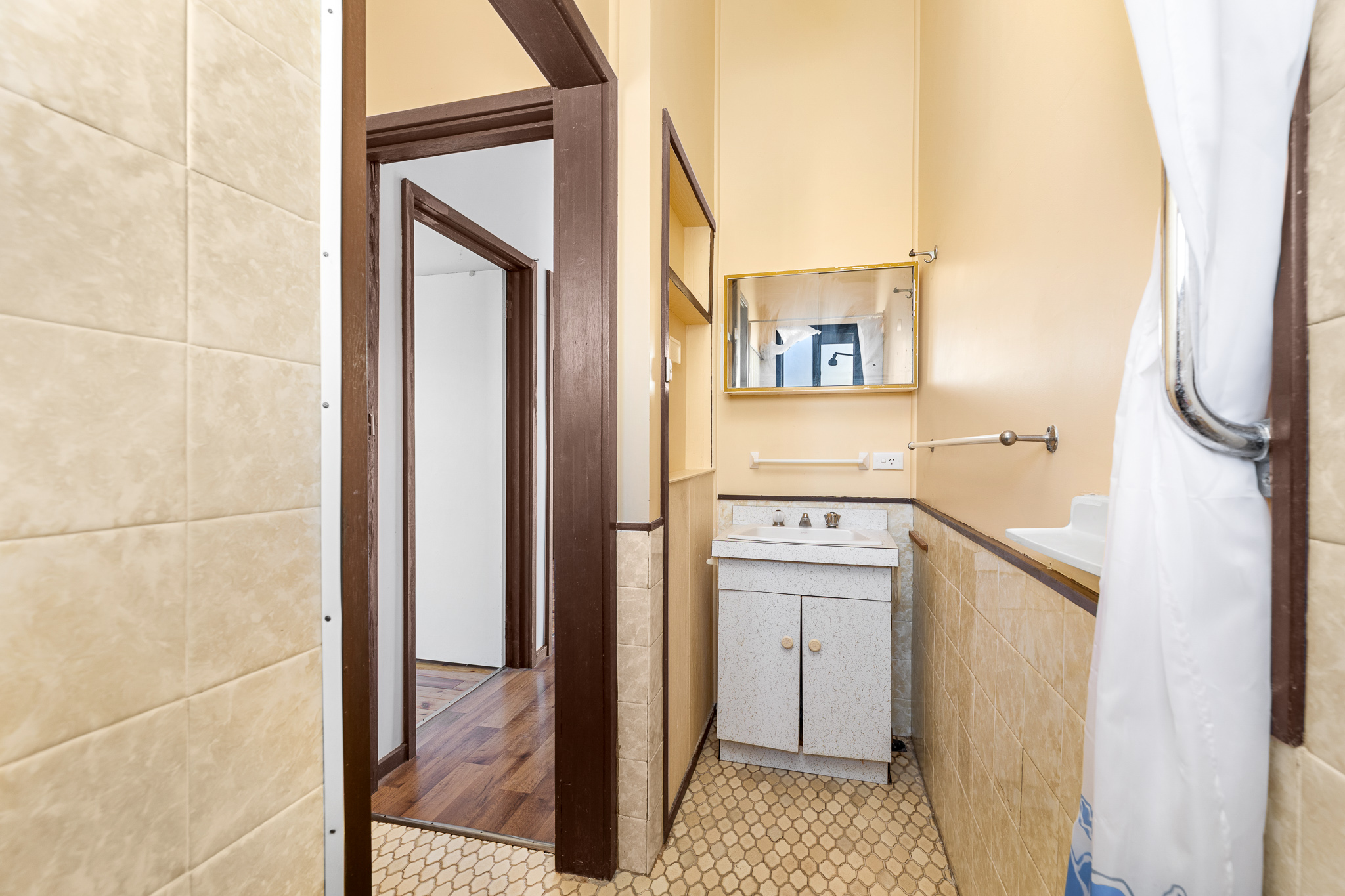 28 Sunset Boulevard, Kianga