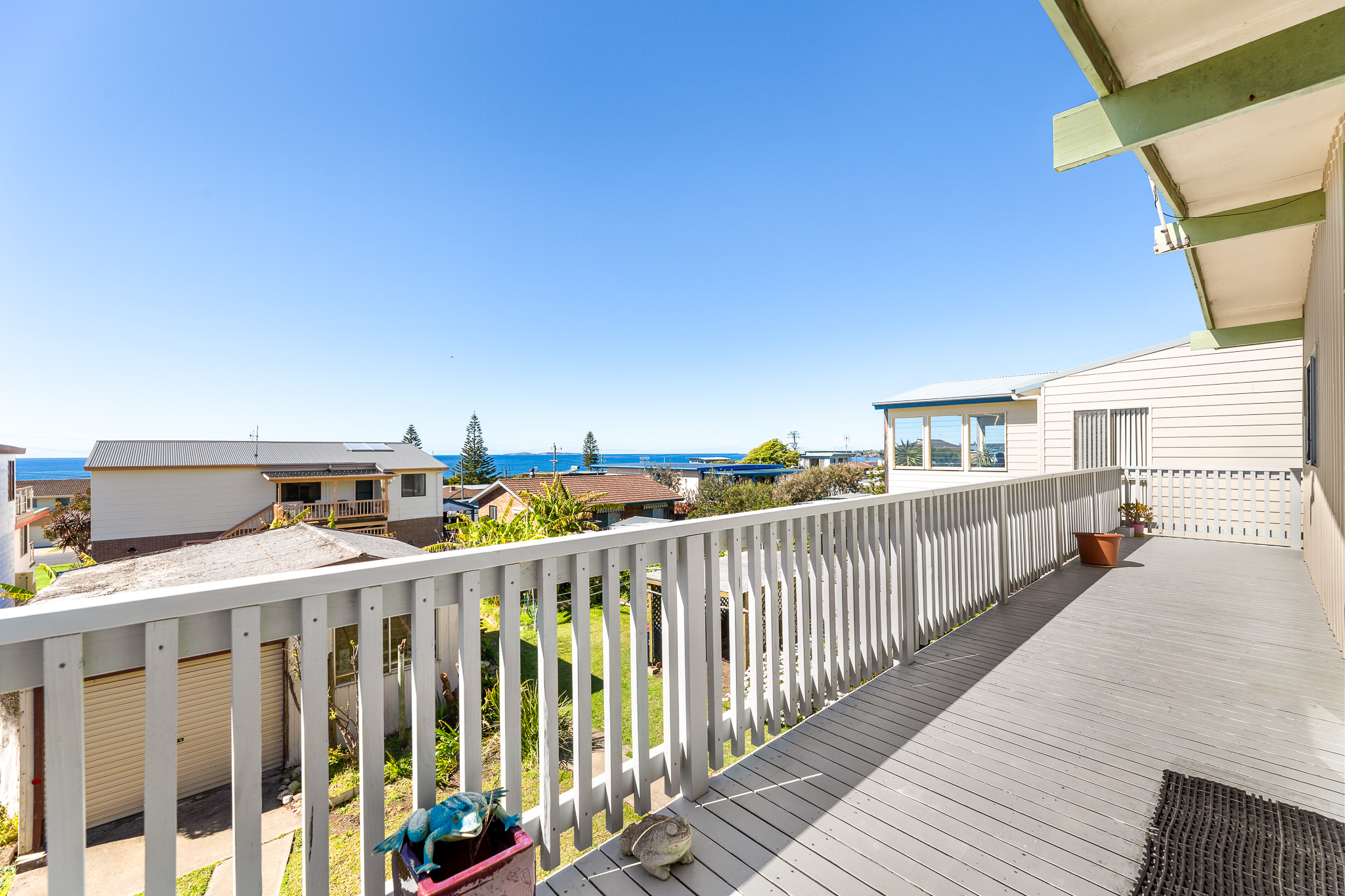 28 Sunset Boulevard, Kianga