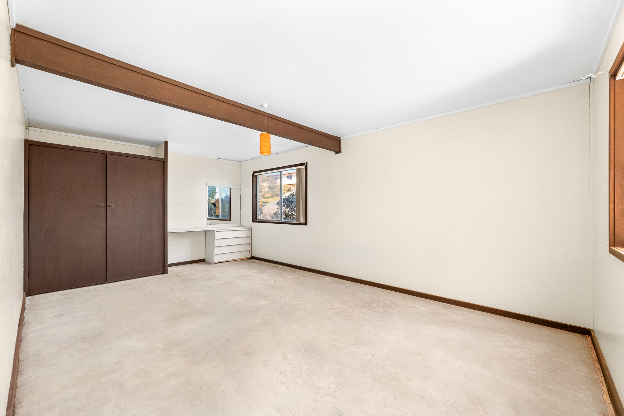 28 Sunset Boulevard, Kianga