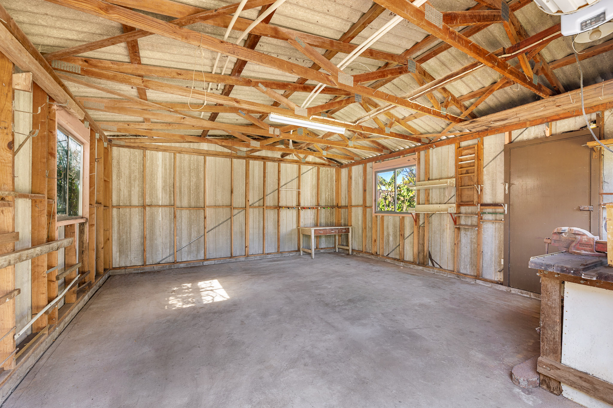 28 Sunset Boulevard, Kianga