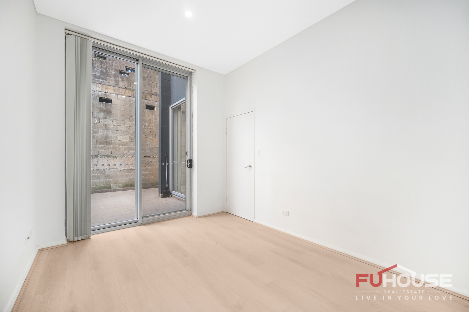 1 / 37 Campbell Street - Main View 3