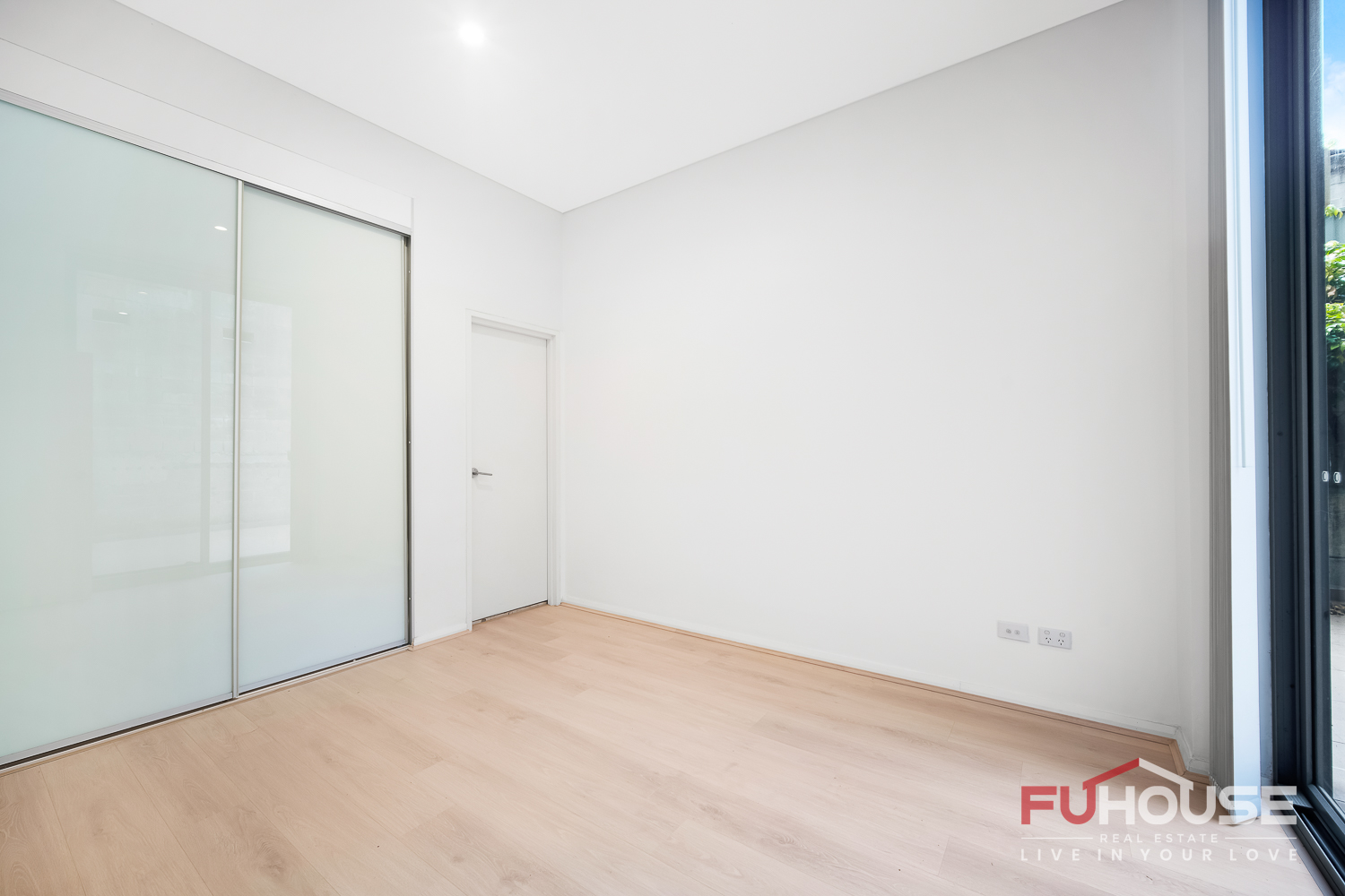 1 / 37 Campbell Street - Main View 8