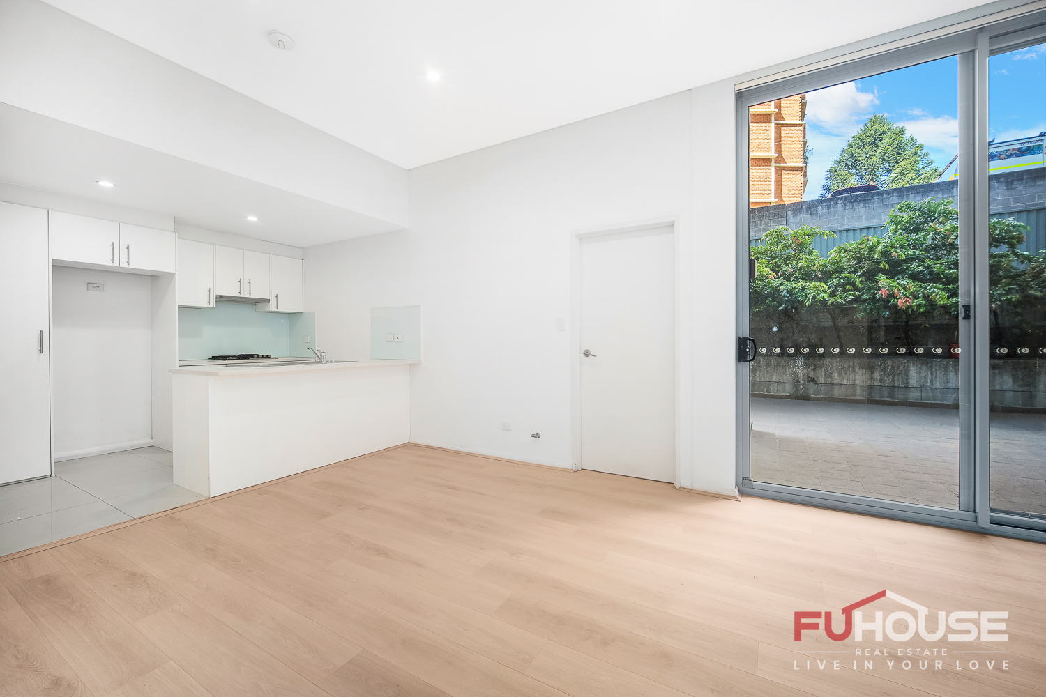 1 / 37 Campbell Street - Main View 2