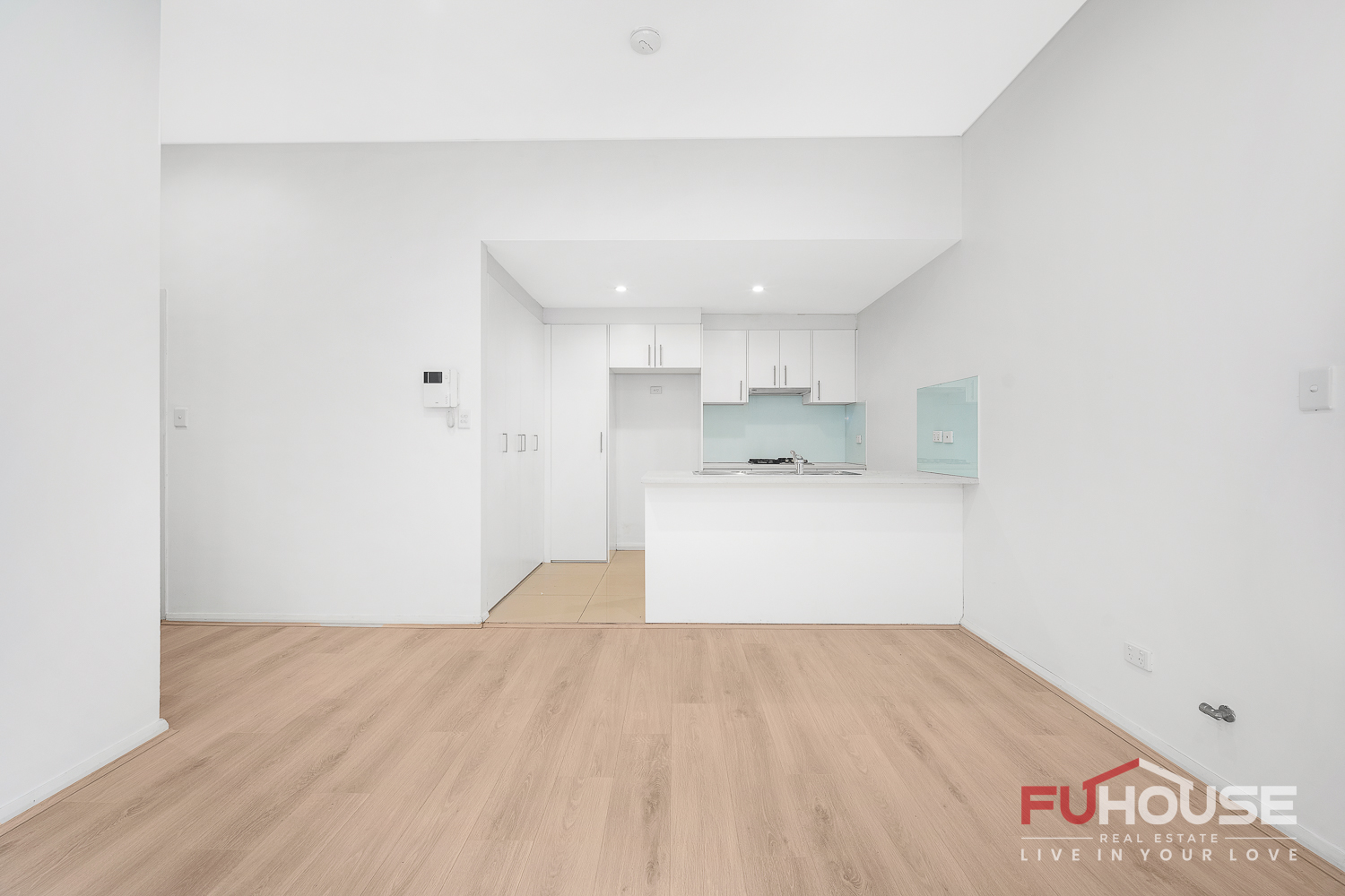 1 / 37 Campbell Street - Main View 1