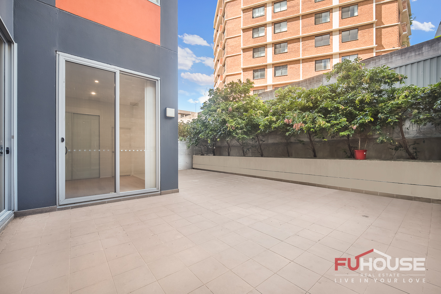 1 / 37 Campbell Street - Main View 11