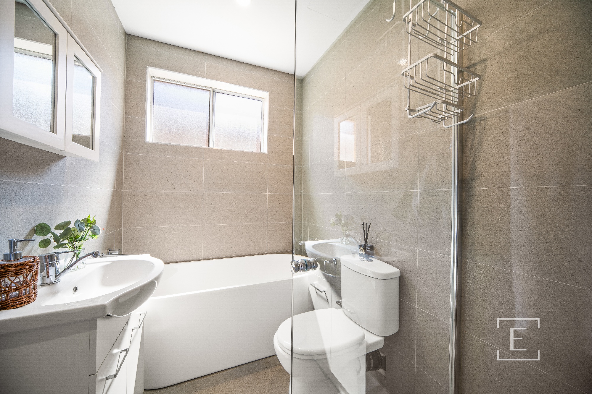2 / 114 The Crescent, Homebush West