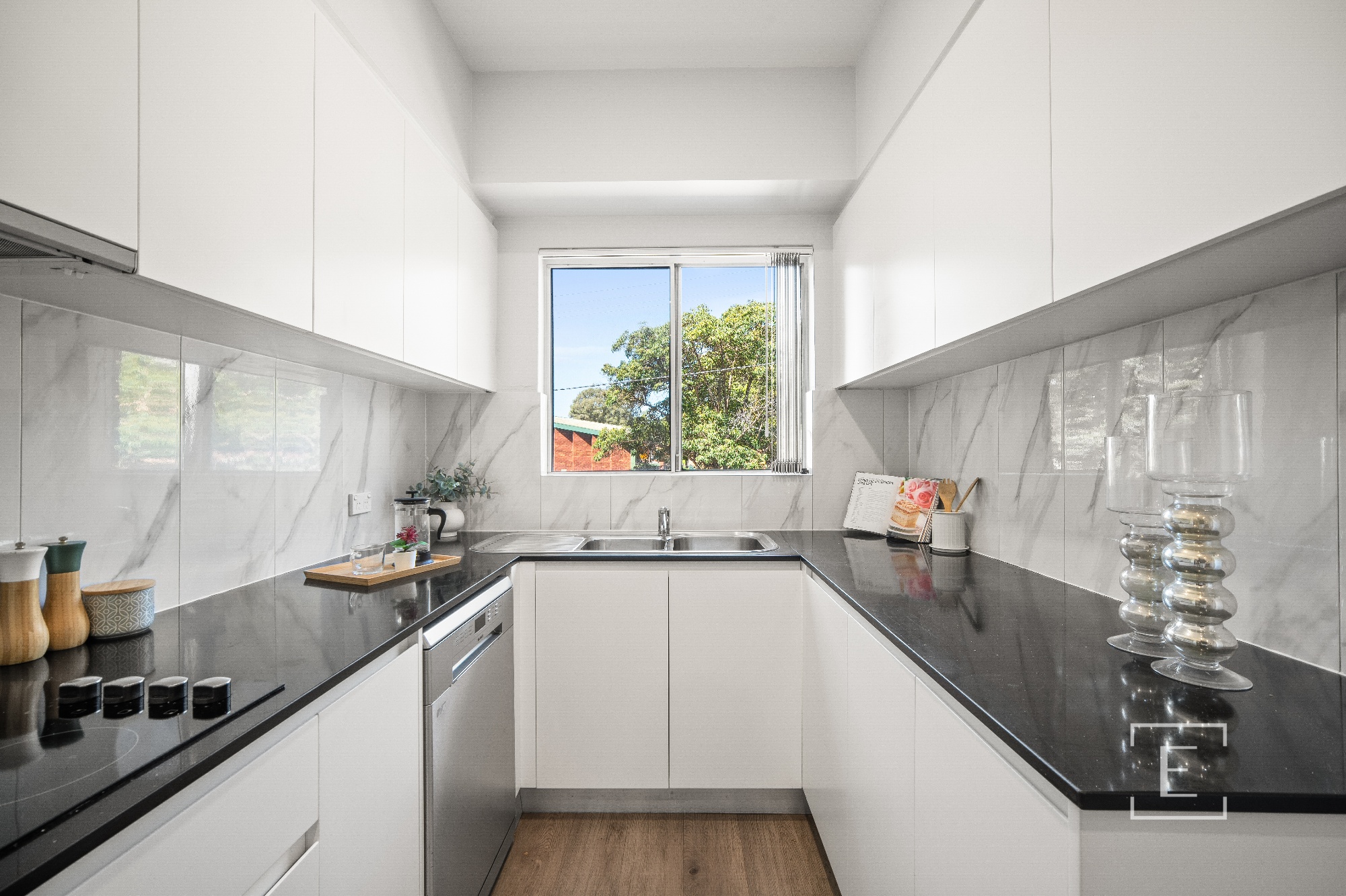 2 / 114 The Crescent, Homebush West