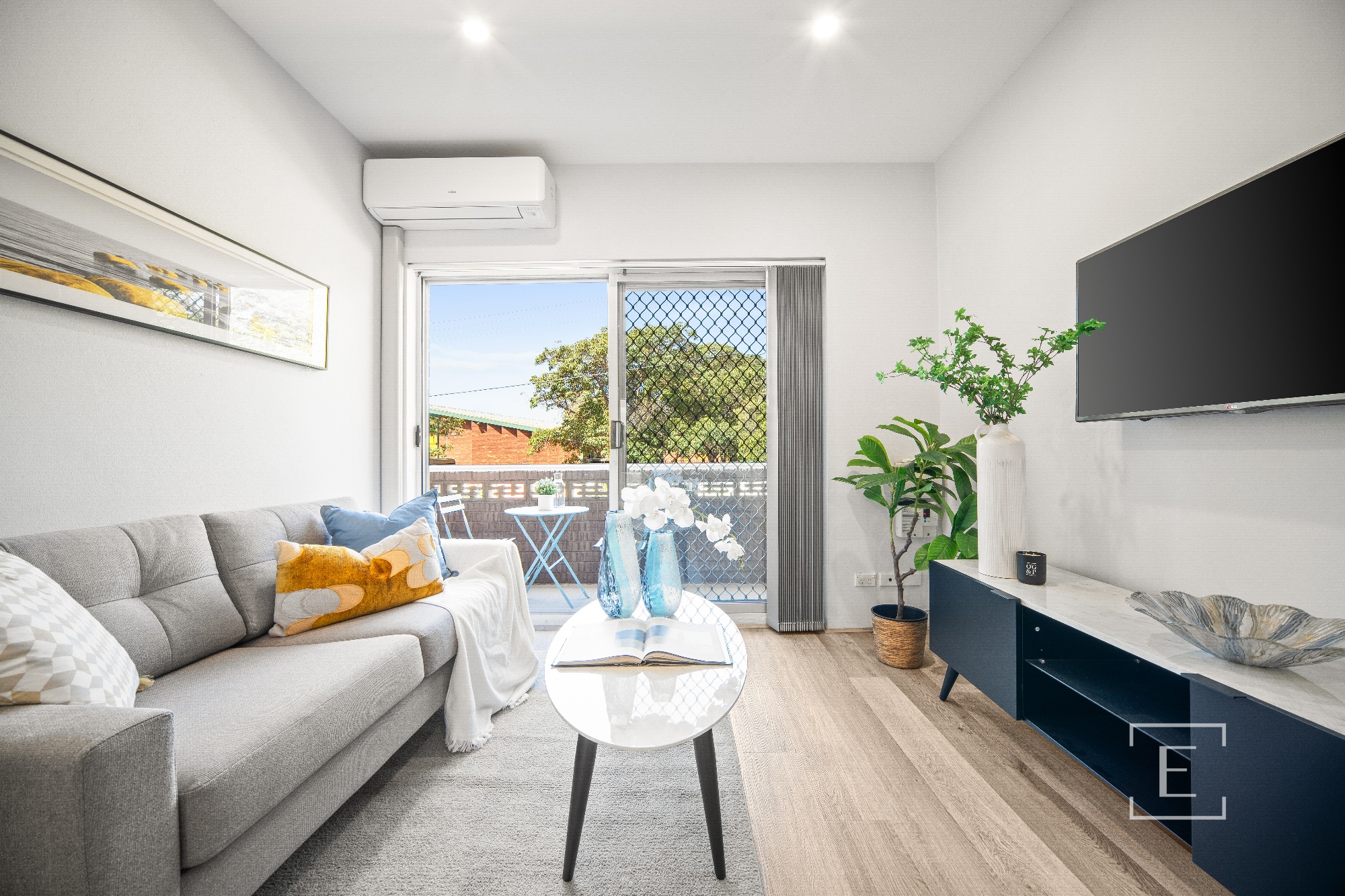 2 / 114 The Crescent, Homebush West