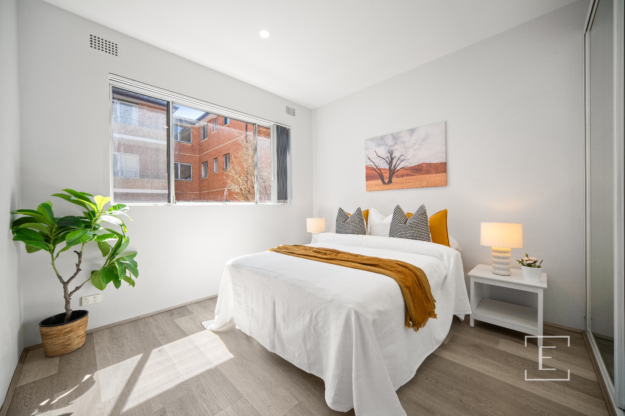 2 / 114 The Crescent, Homebush West
