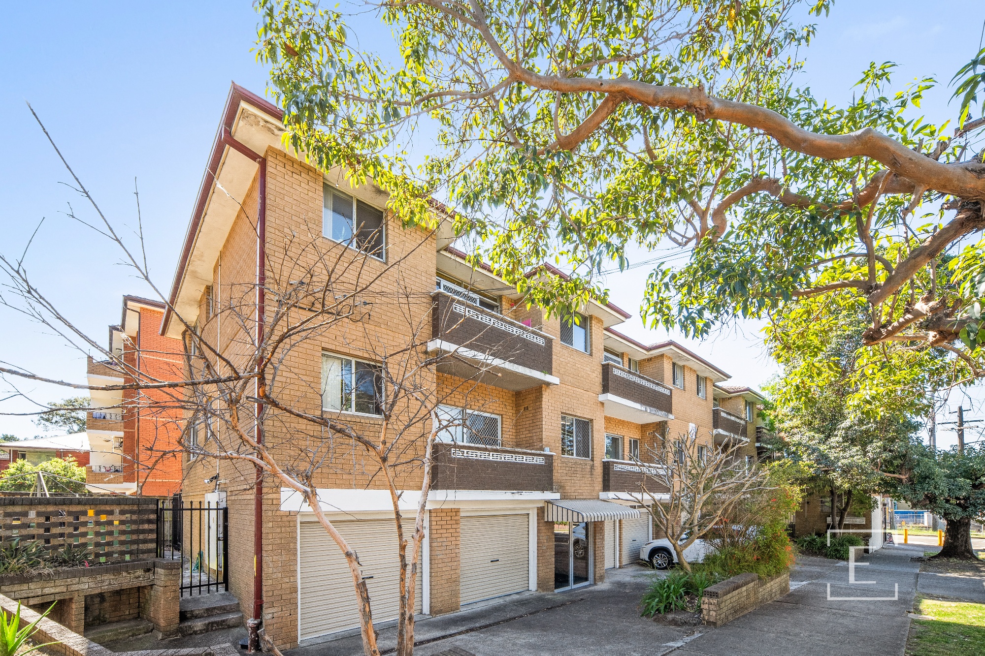 2 / 114 The Crescent, Homebush West