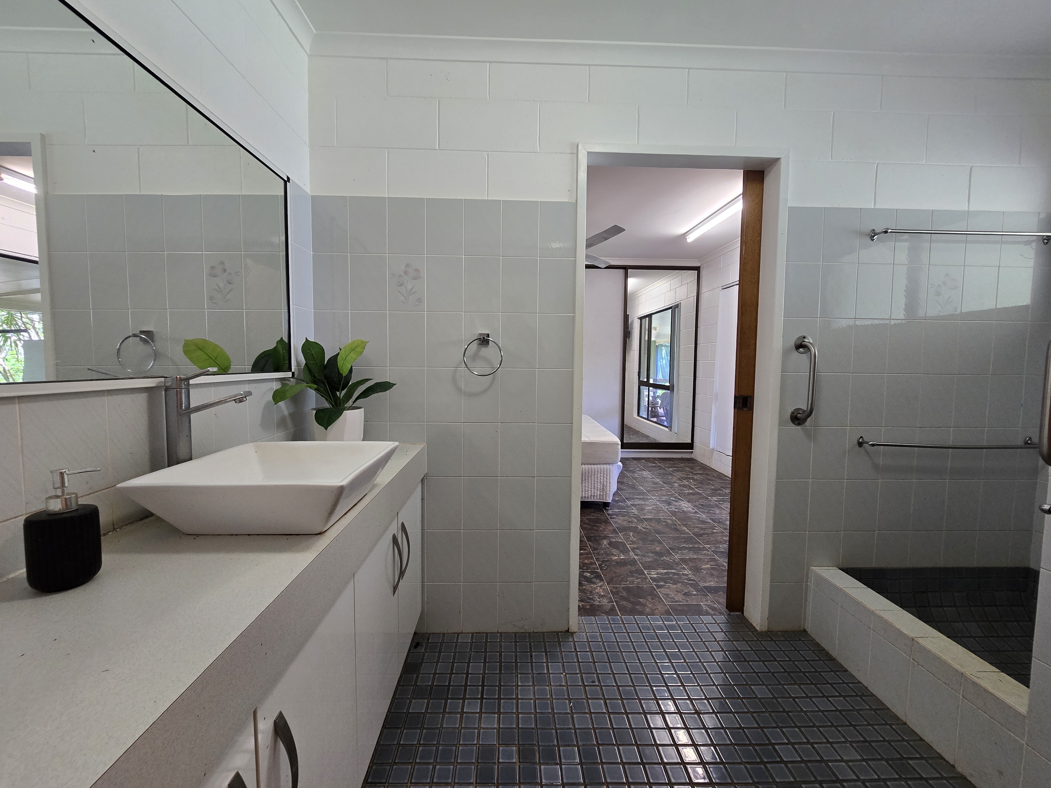 15 Twelfth Avenue, Atherton